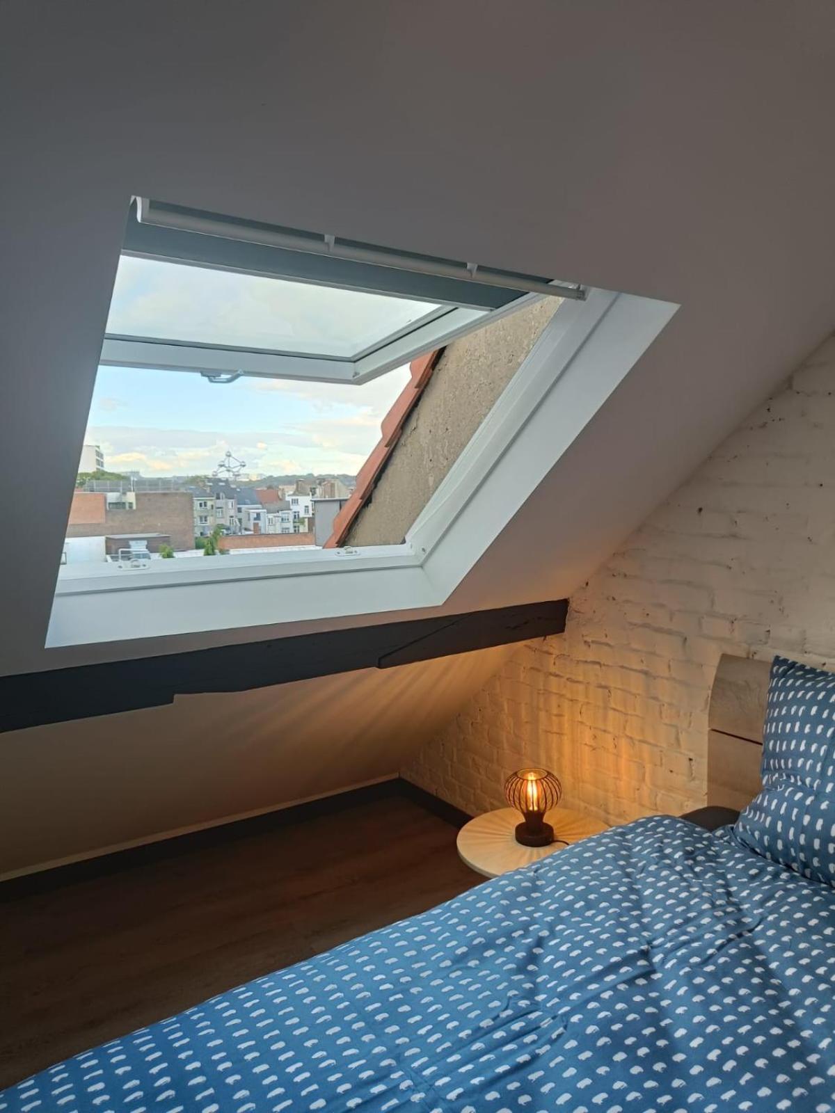 Modern Triplex 140m2 - 4 Bedrooms, 1 Living & 2 Bathrooms - 8 People In Brussels
