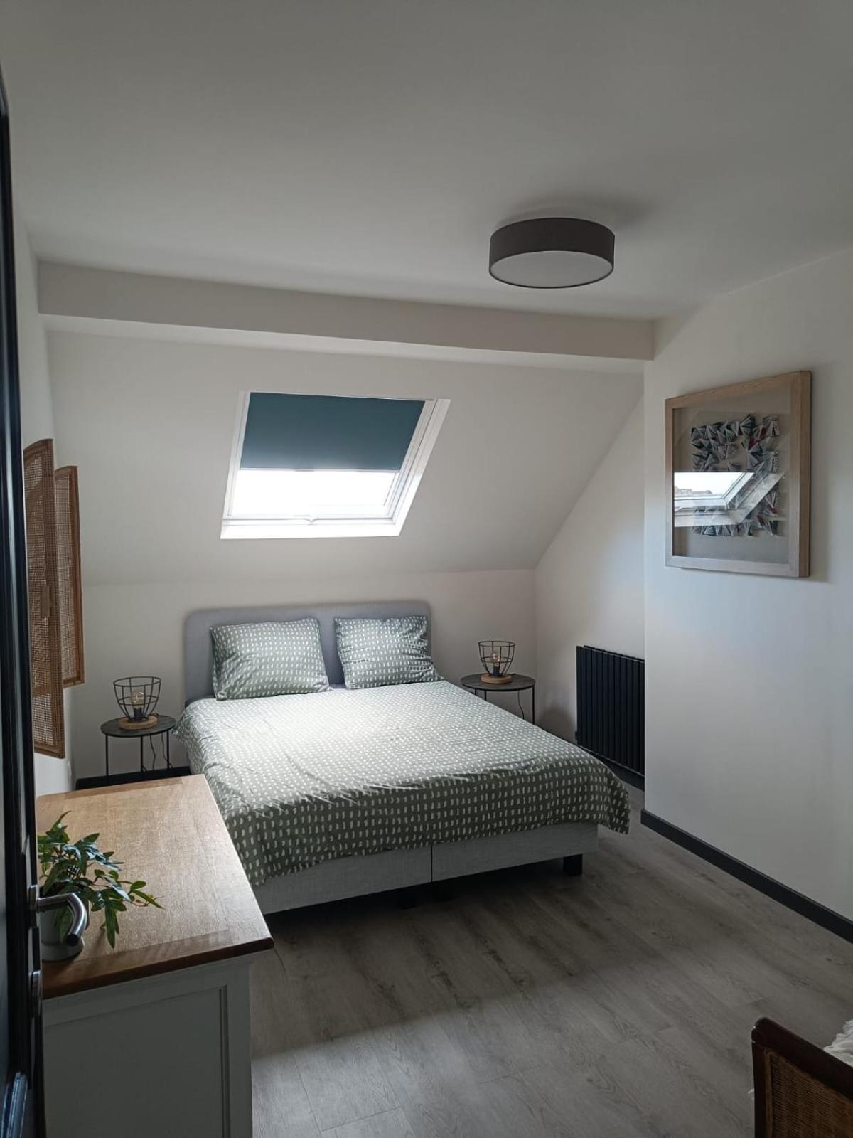 Modern Triplex 140m2 - 4 Bedrooms, 1 Living & 2 Bathrooms - 8 People In * Brussels