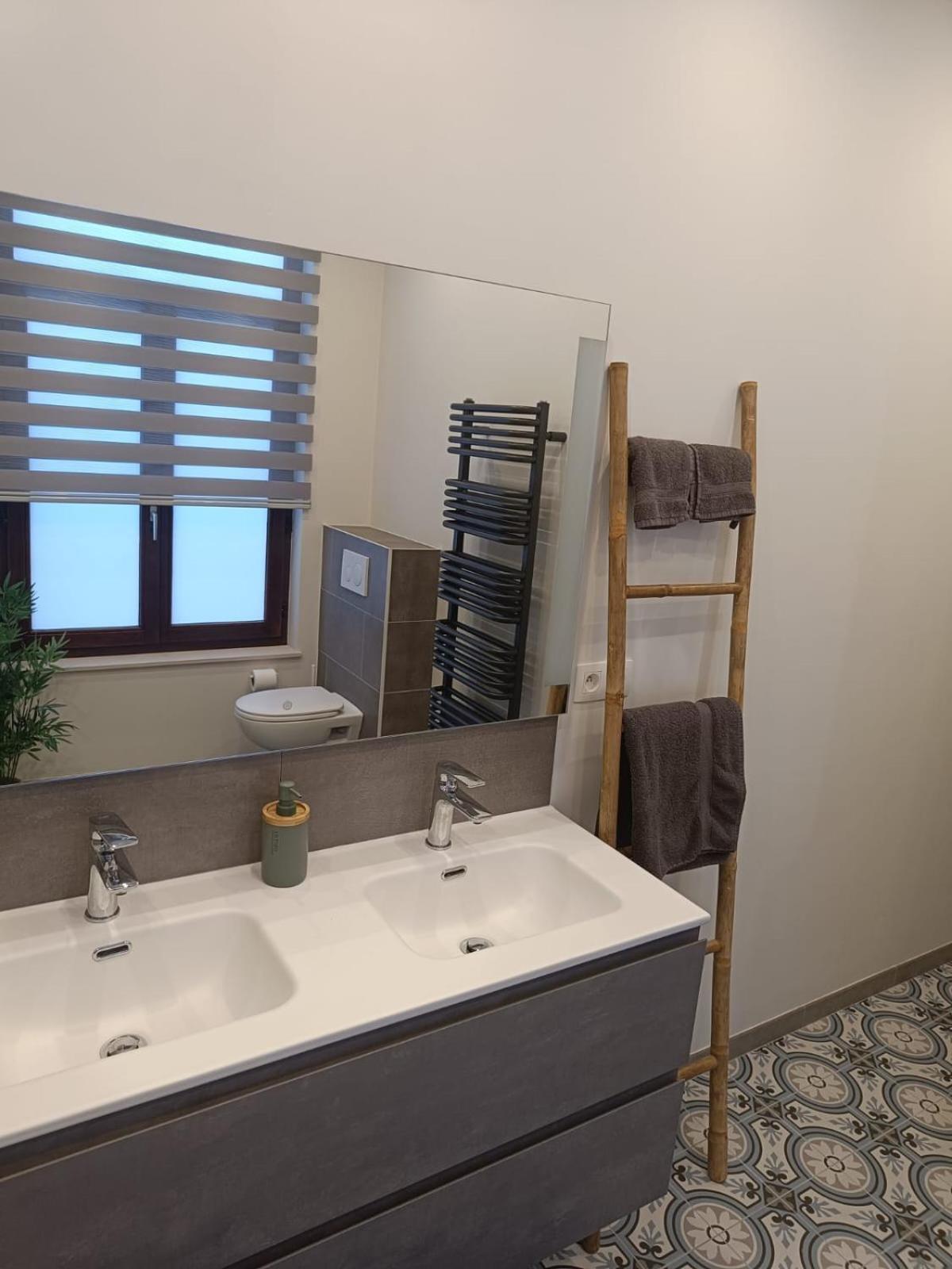Modern Triplex 140m2 - 4 Bedrooms, 1 Living & 2 Bathrooms - 8 People In * Brussels