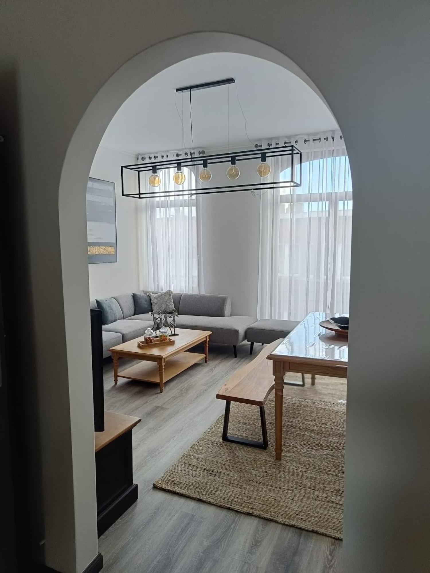 Modern Triplex 140m2 - 4 Bedrooms, 1 Living & 2 Bathrooms - 8 People In * Brussels