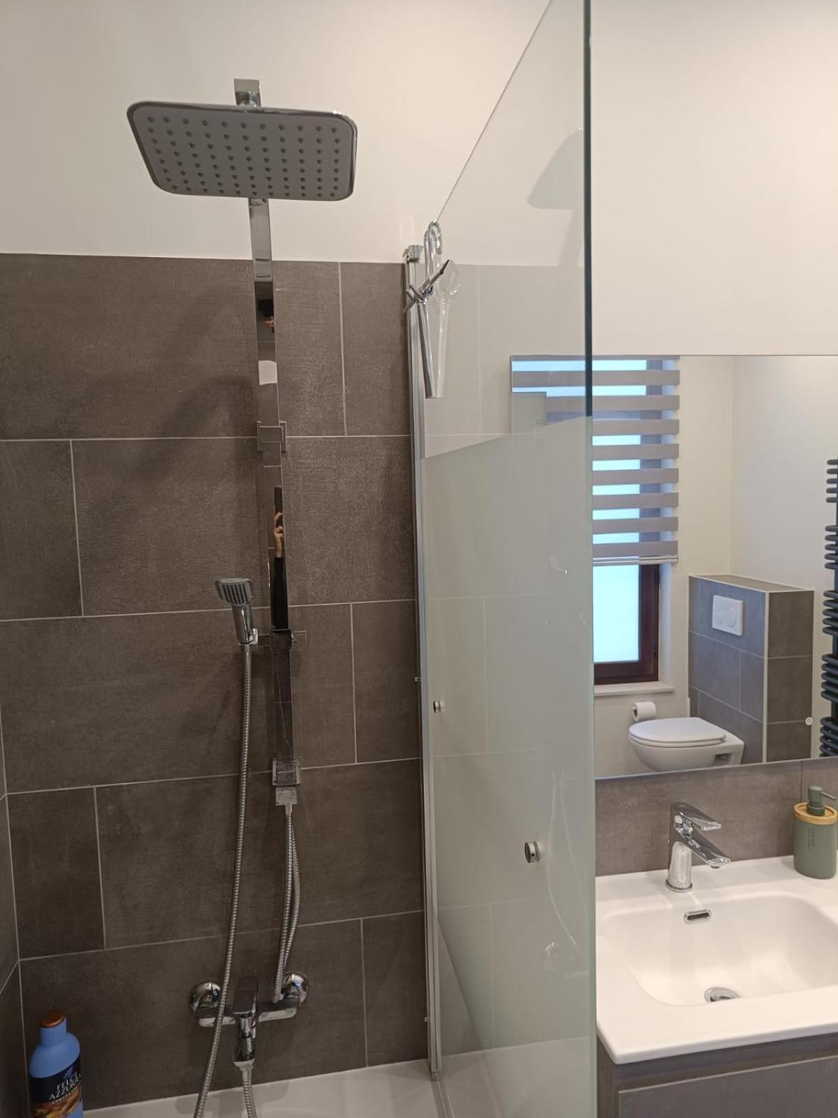 Modern Triplex 140m2 - 4 Bedrooms, 1 Living & 2 Bathrooms - 8 People In Apartment Brussels