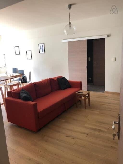 Fully Equipped Two Bedroom Schuman Area Apartment