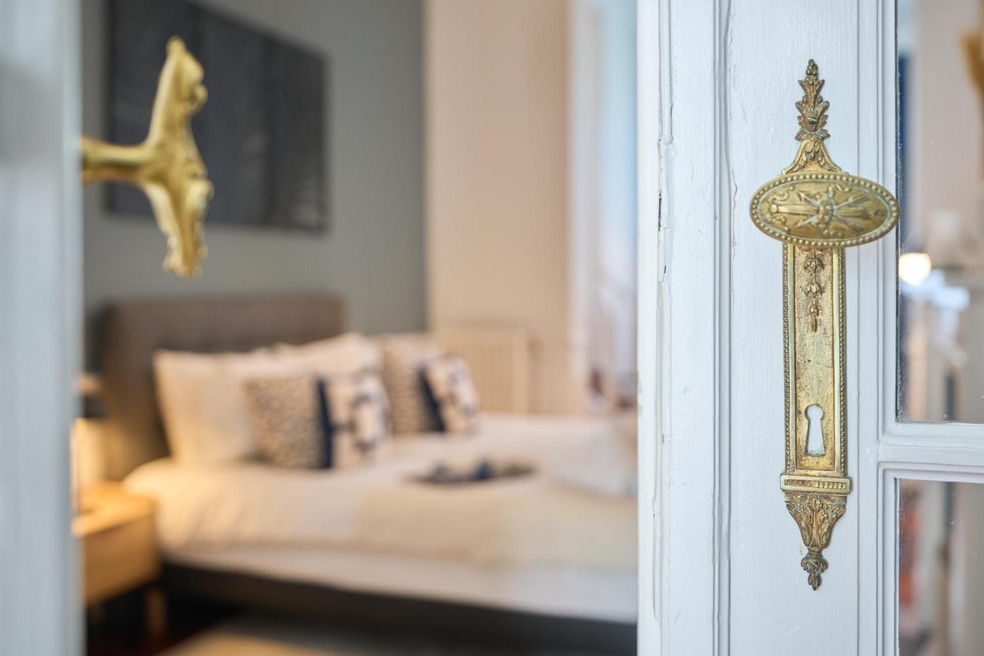 Apartment Luxurious 6-br Mansion Near European Union *