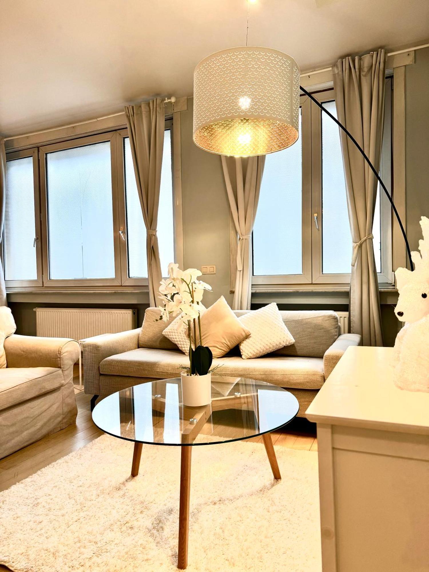Beautiful 2 Bedroom Familiar Luxury Apartment *