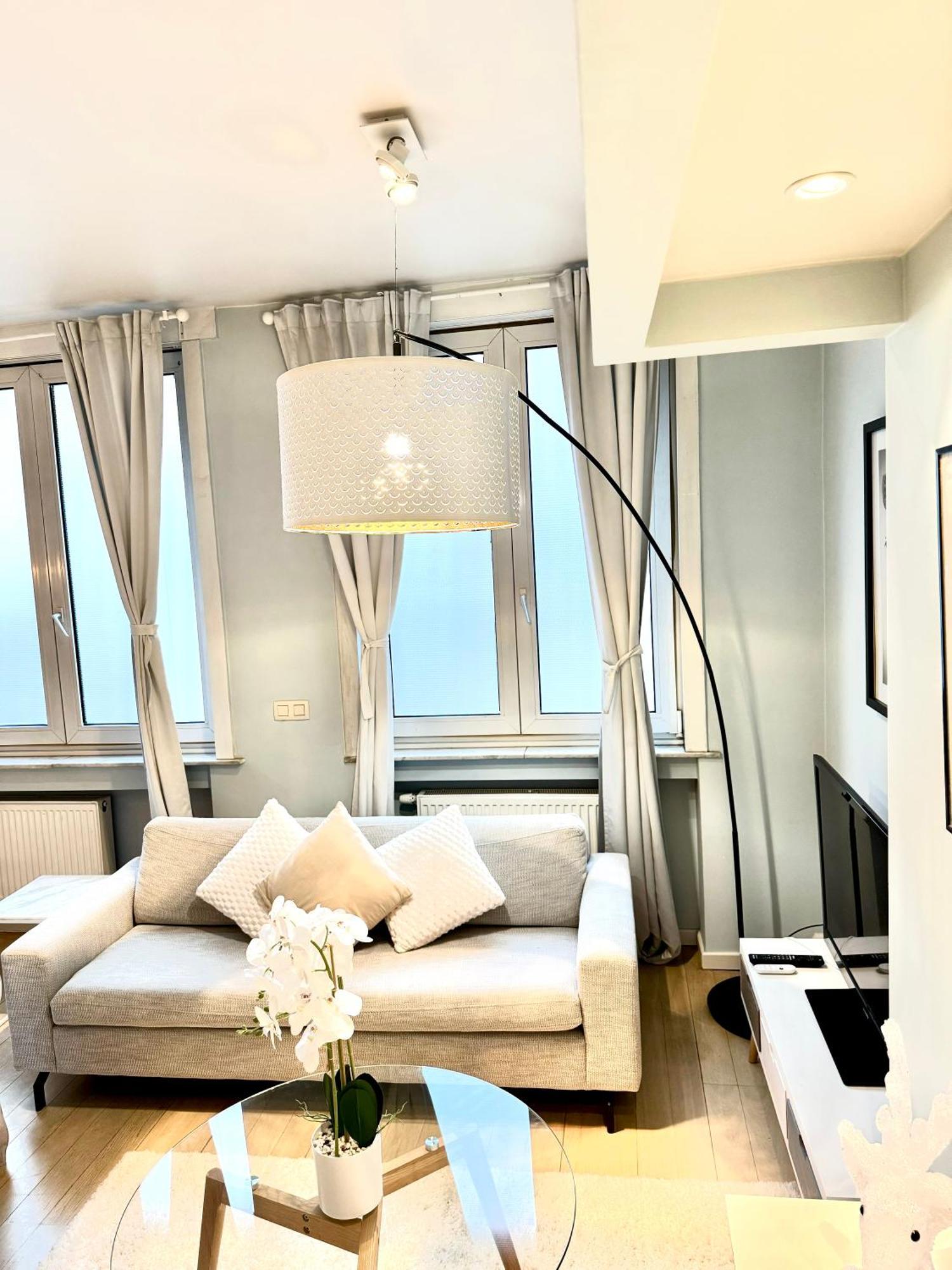Beautiful 2 Bedroom Familiar Luxury Apartment *
