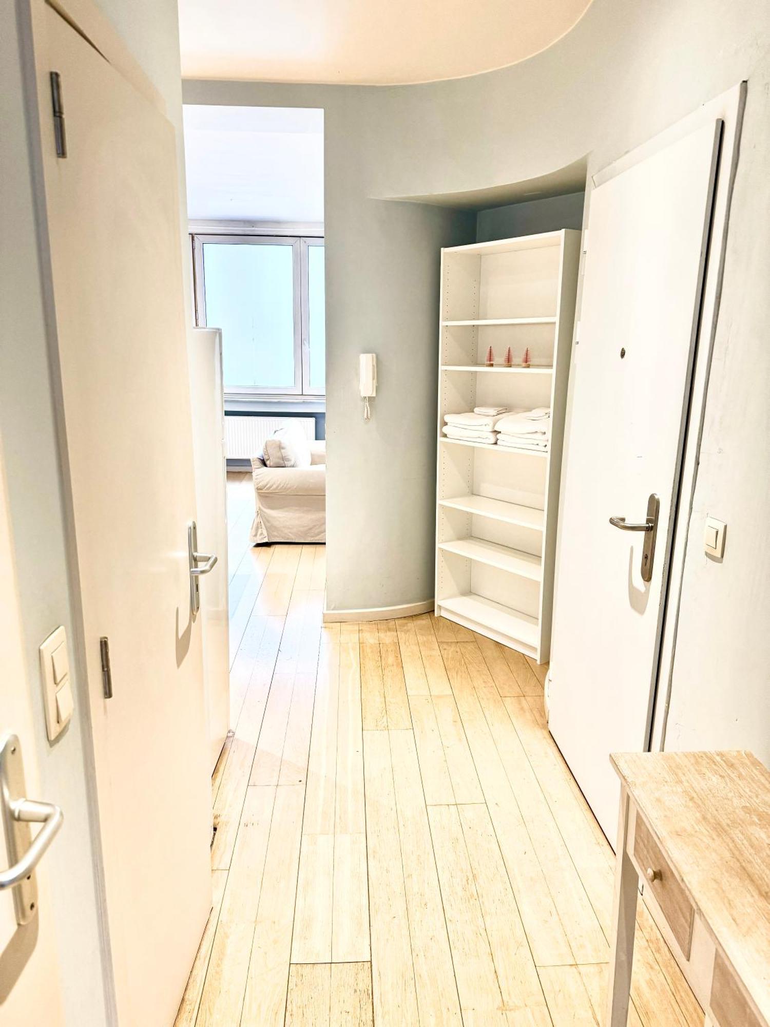 Beautiful 2 Bedroom Familiar Luxury Apartment
