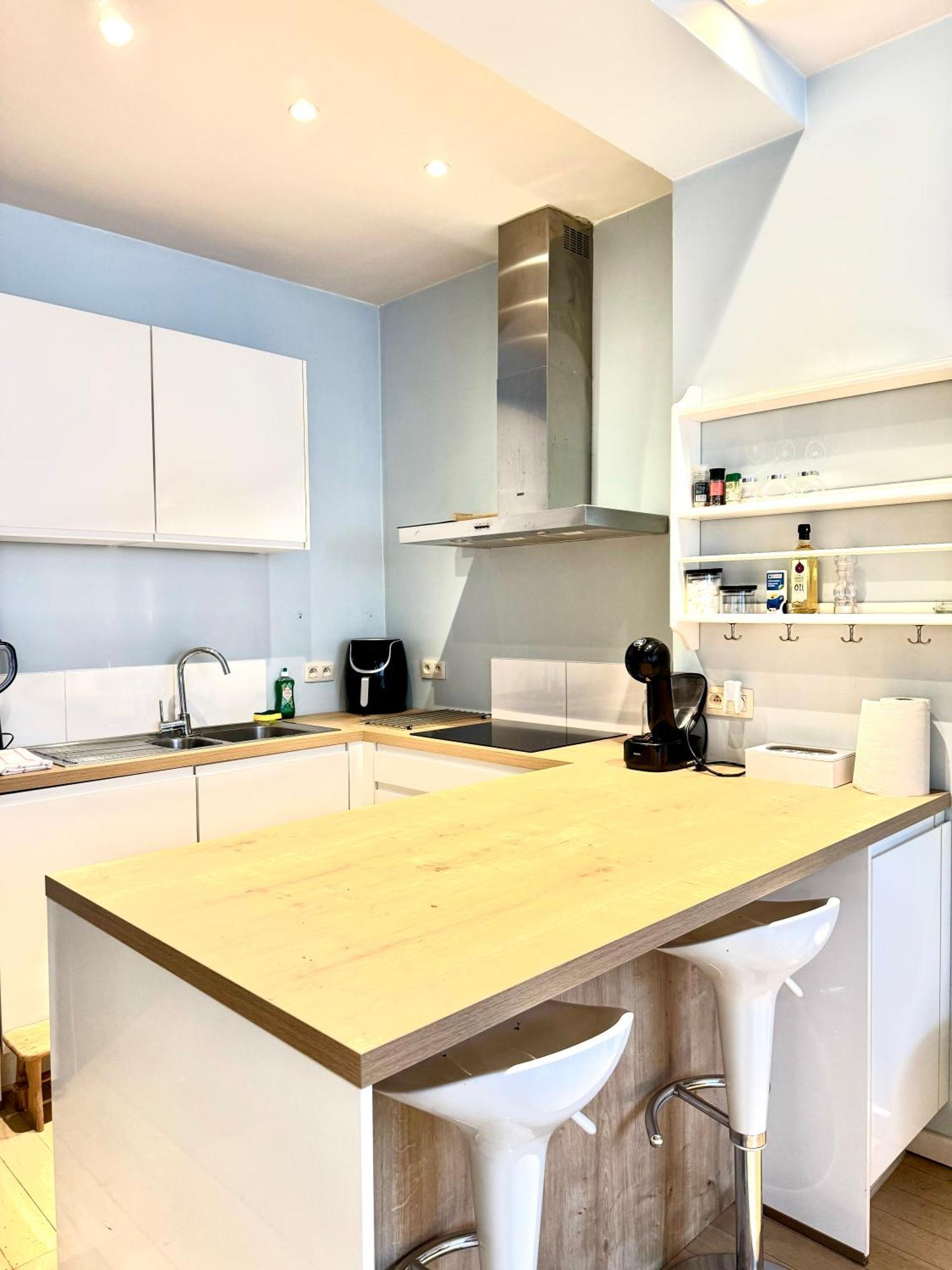 Beautiful 2 Bedroom Familiar Luxury Apartment
