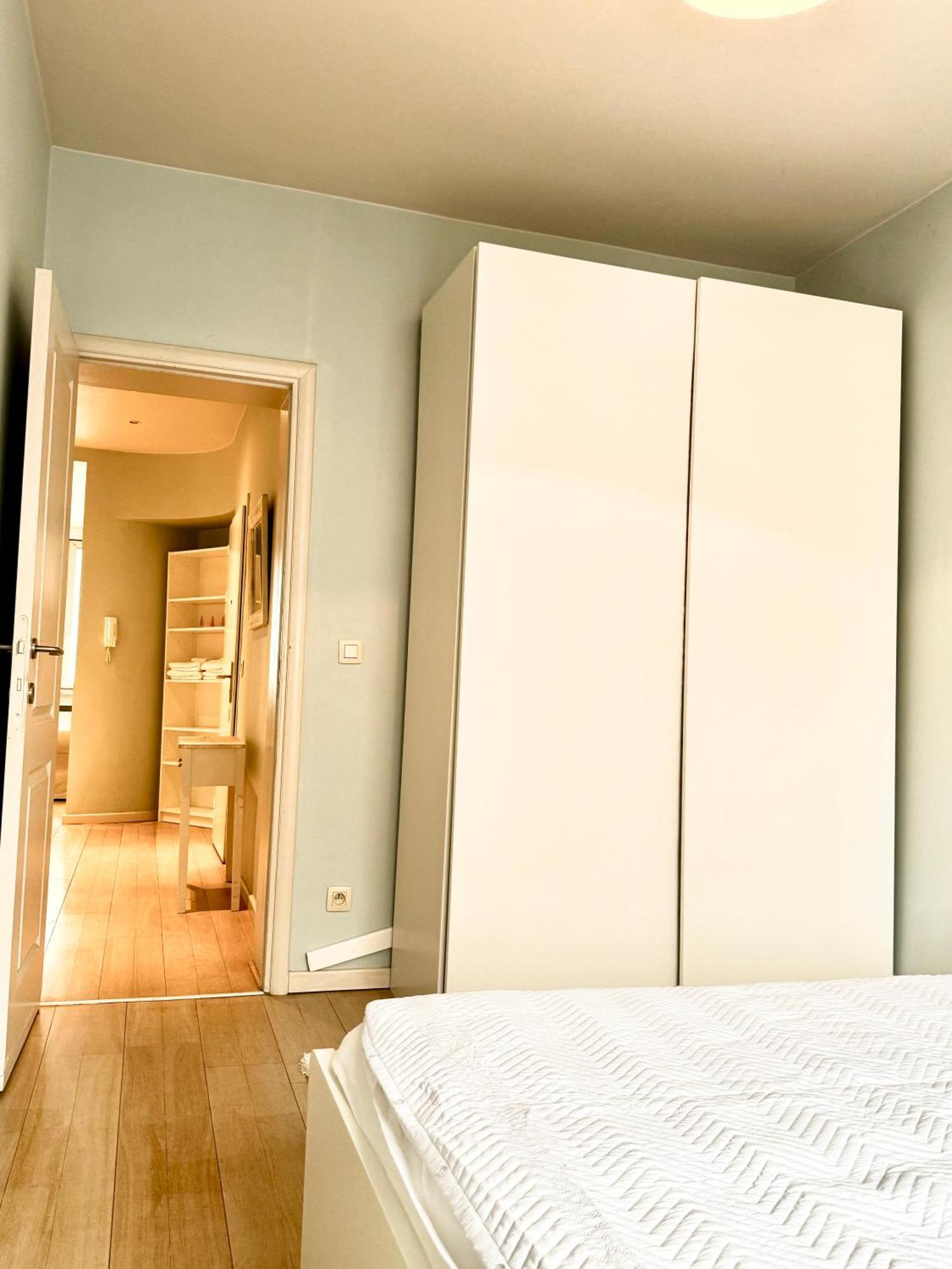 Beautiful 2 Bedroom Familiar Luxury Apartment *