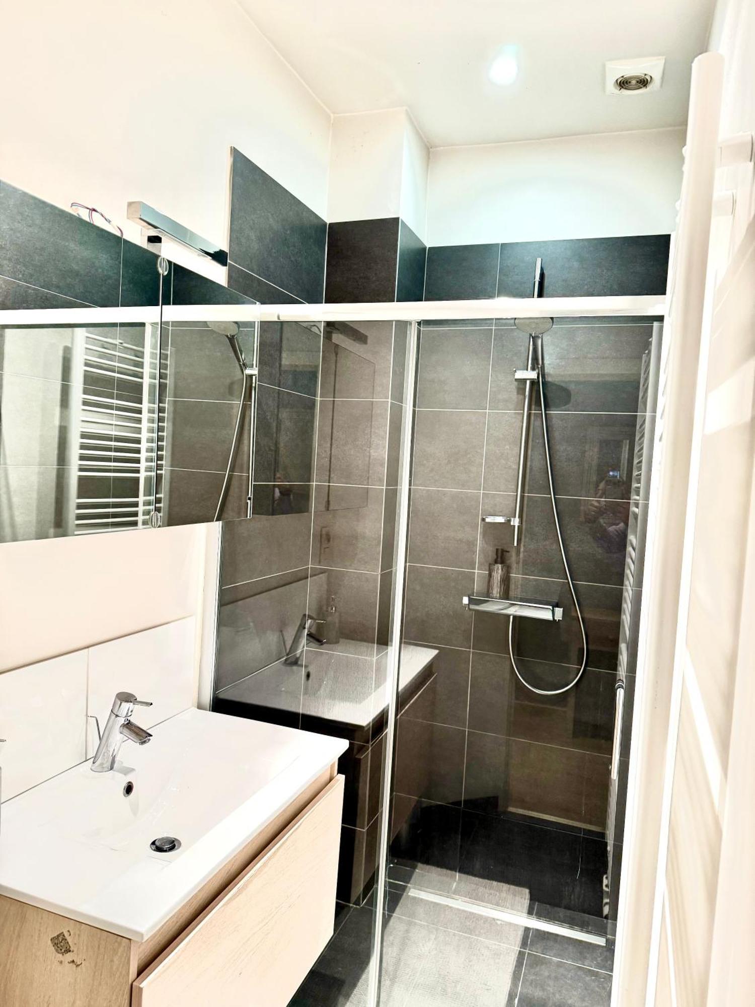 Beautiful 2 Bedroom Familiar Luxury *