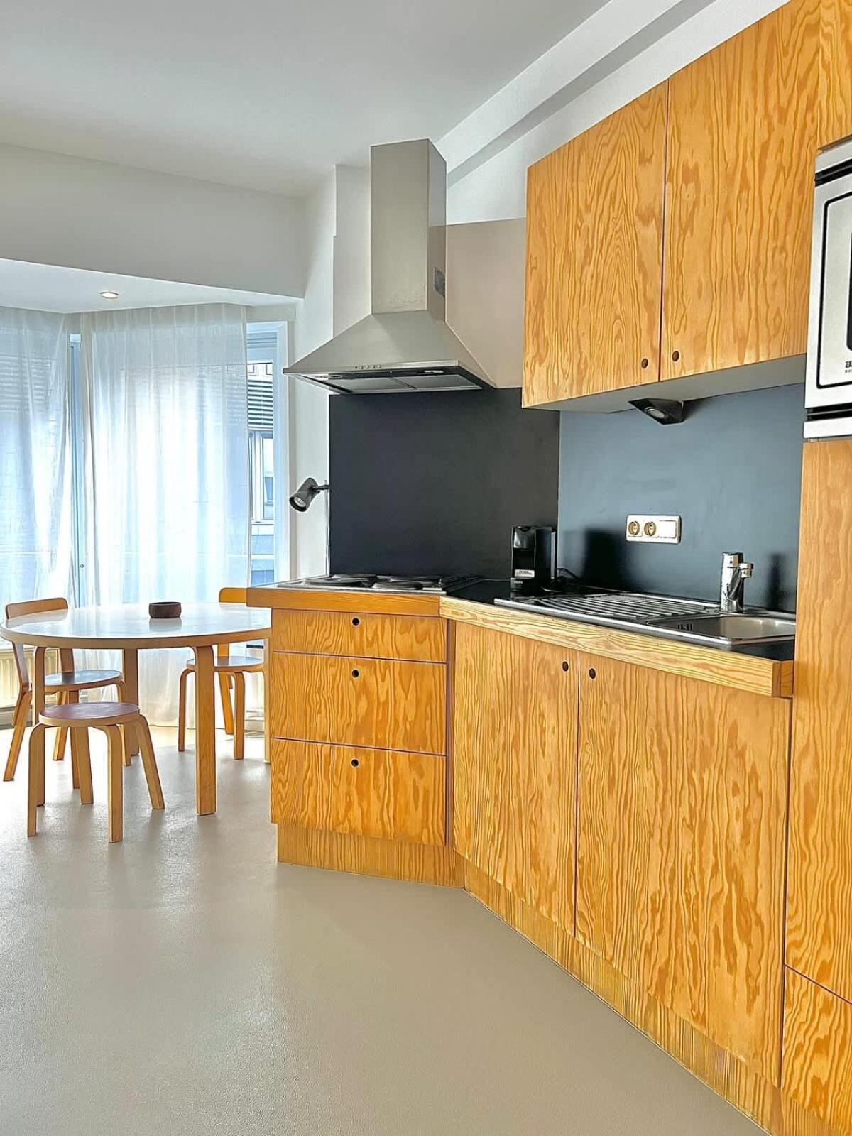 Apartment 5 Min From Grand Place 1 Bedroom Apt Renovated! *
