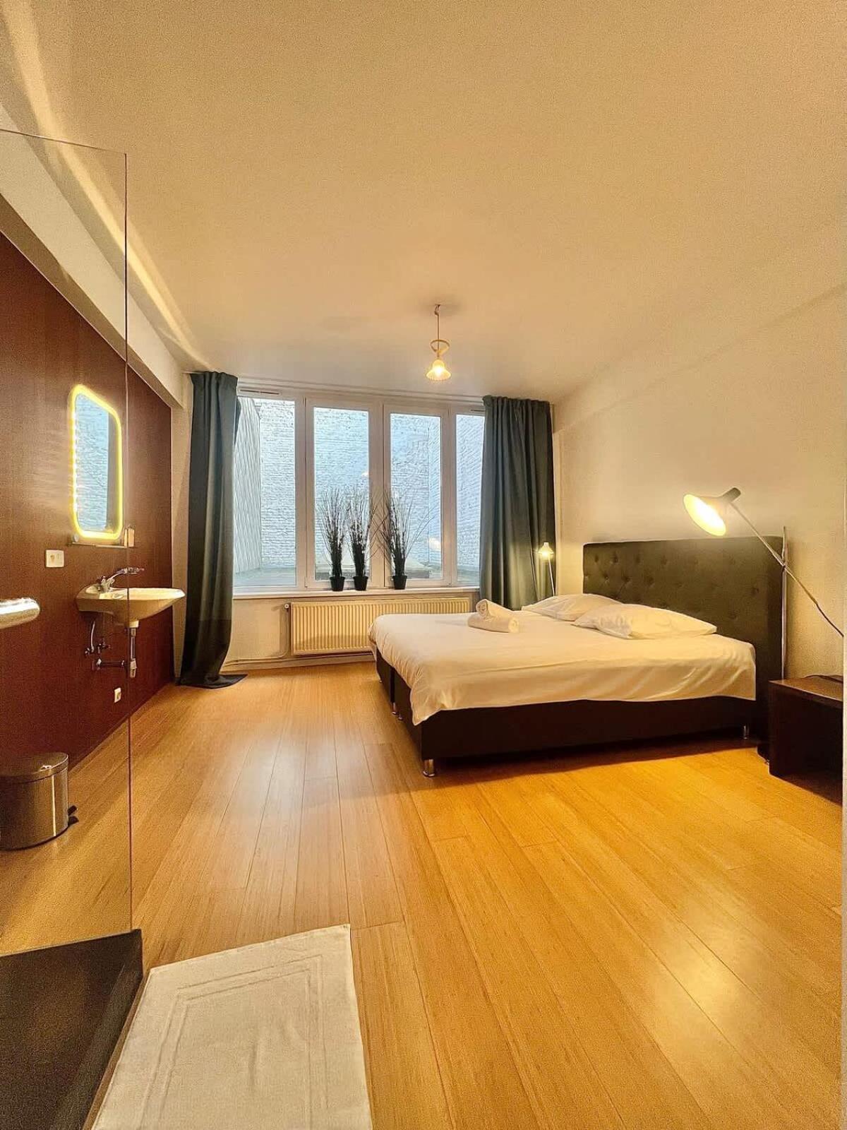 Apartment 5 Min From Grand Place 1 Bedroom Apt Renovated! *