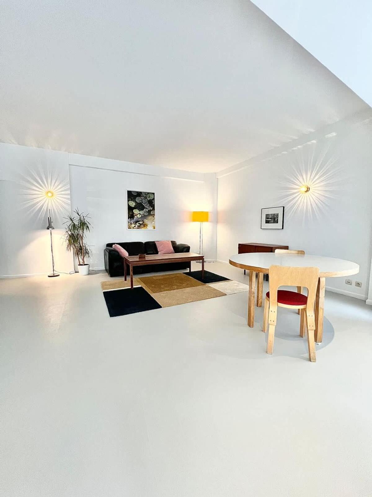 5 Min From Grand Place 1 Bedroom Apt Renovated! *