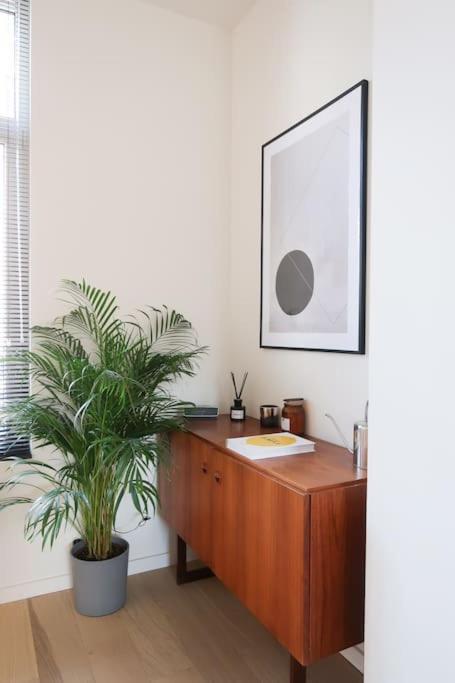 Beautiful In Le Chatelain - 1st Floor * Brussels