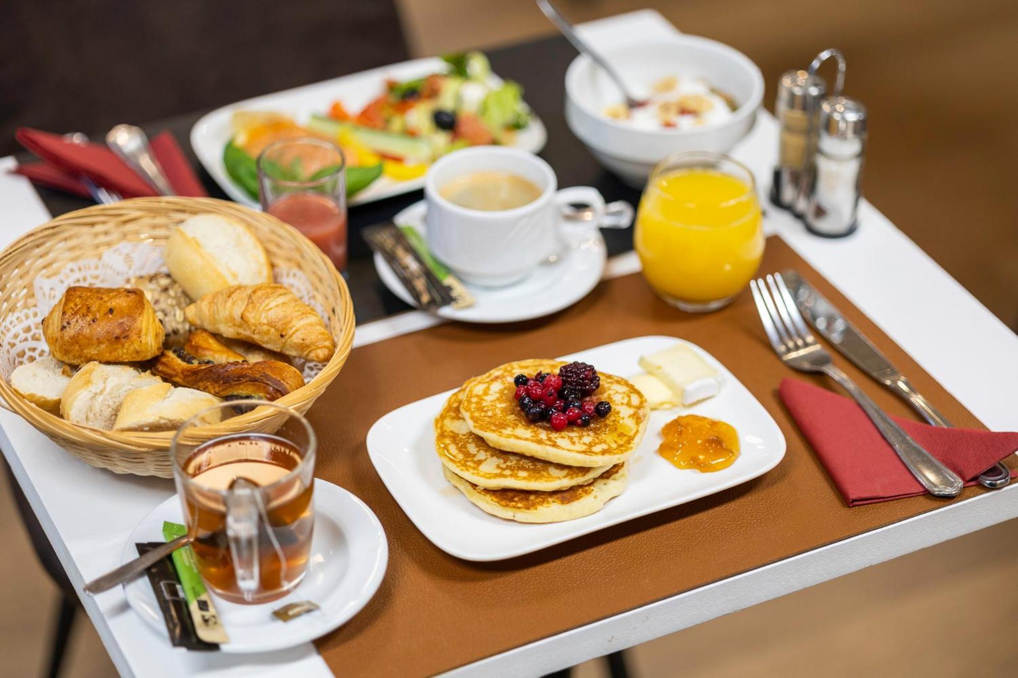 Khách sạn First Euroflat 4*