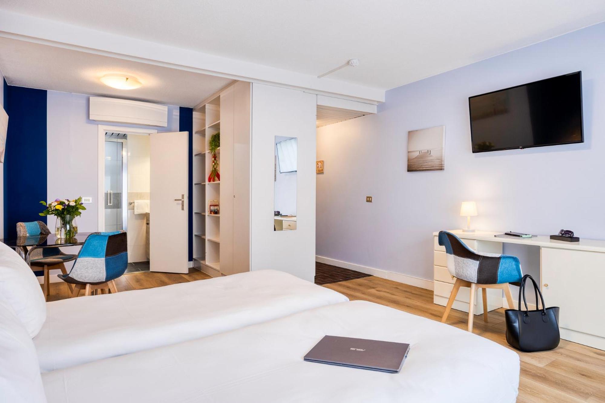 First Euroflat Khách sạn 4*