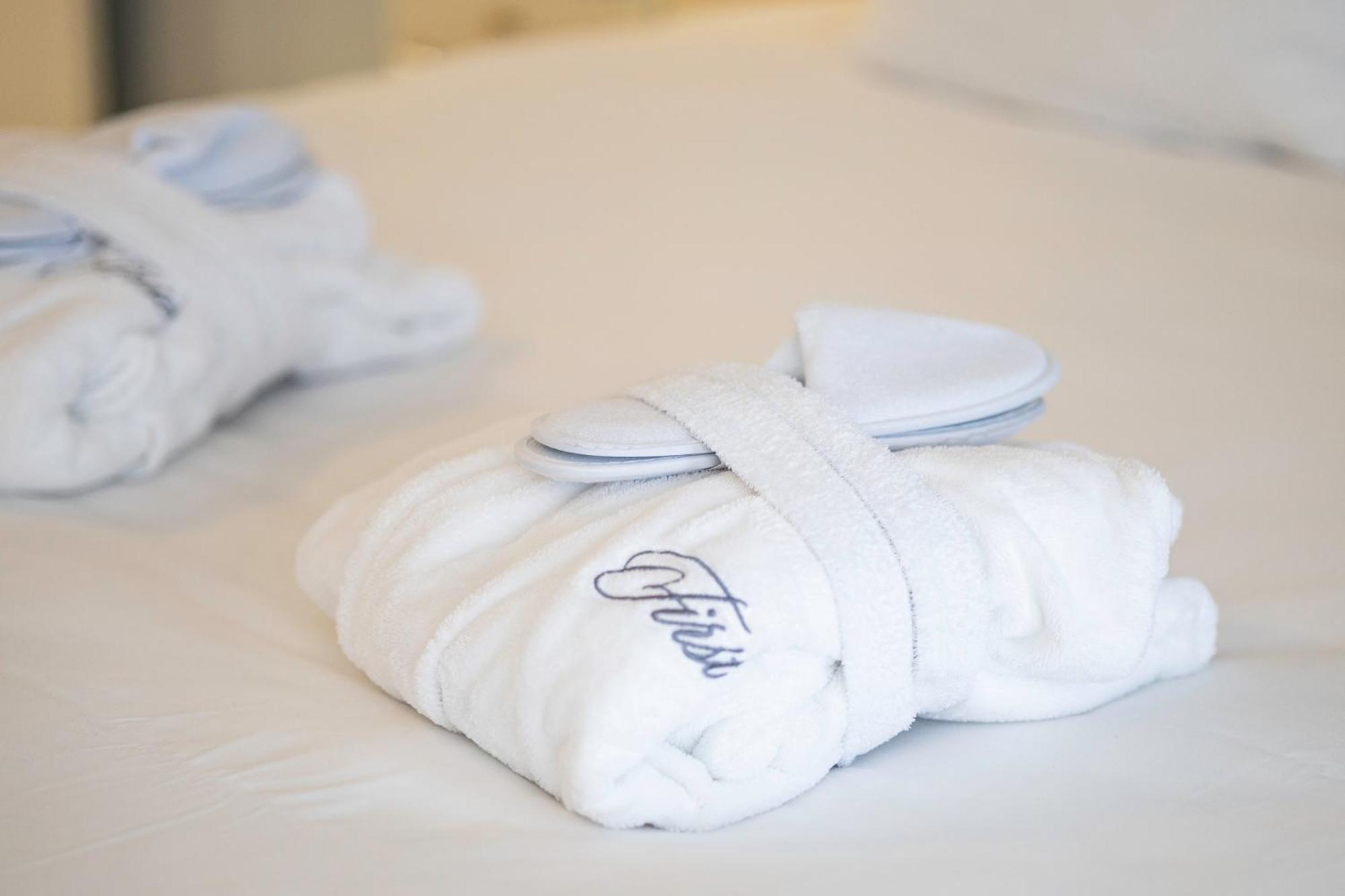Khách sạn First Euroflat 4*