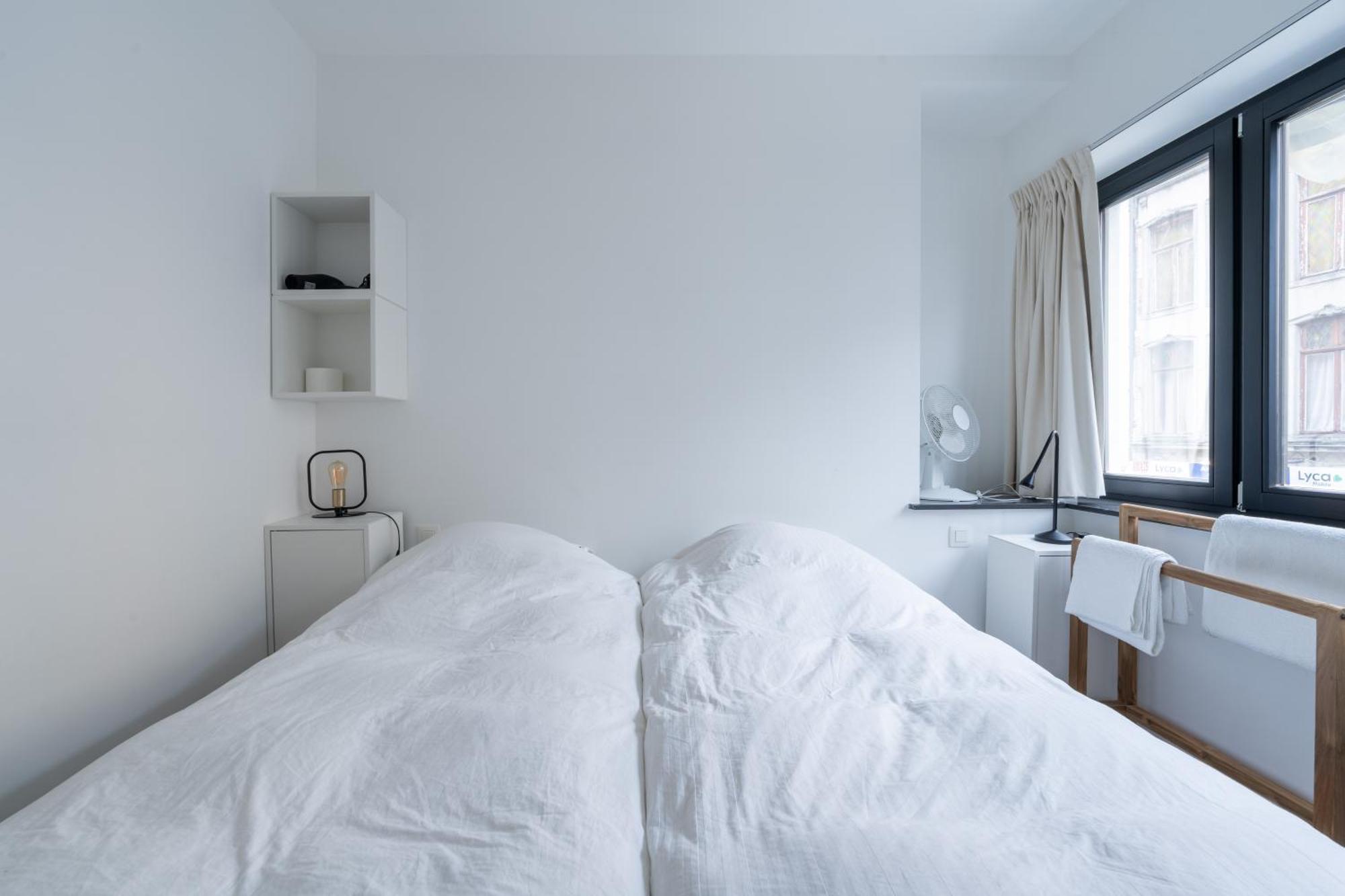 6 Bedroom House With Private Bathrooms In Bxl Downtown Apartment *