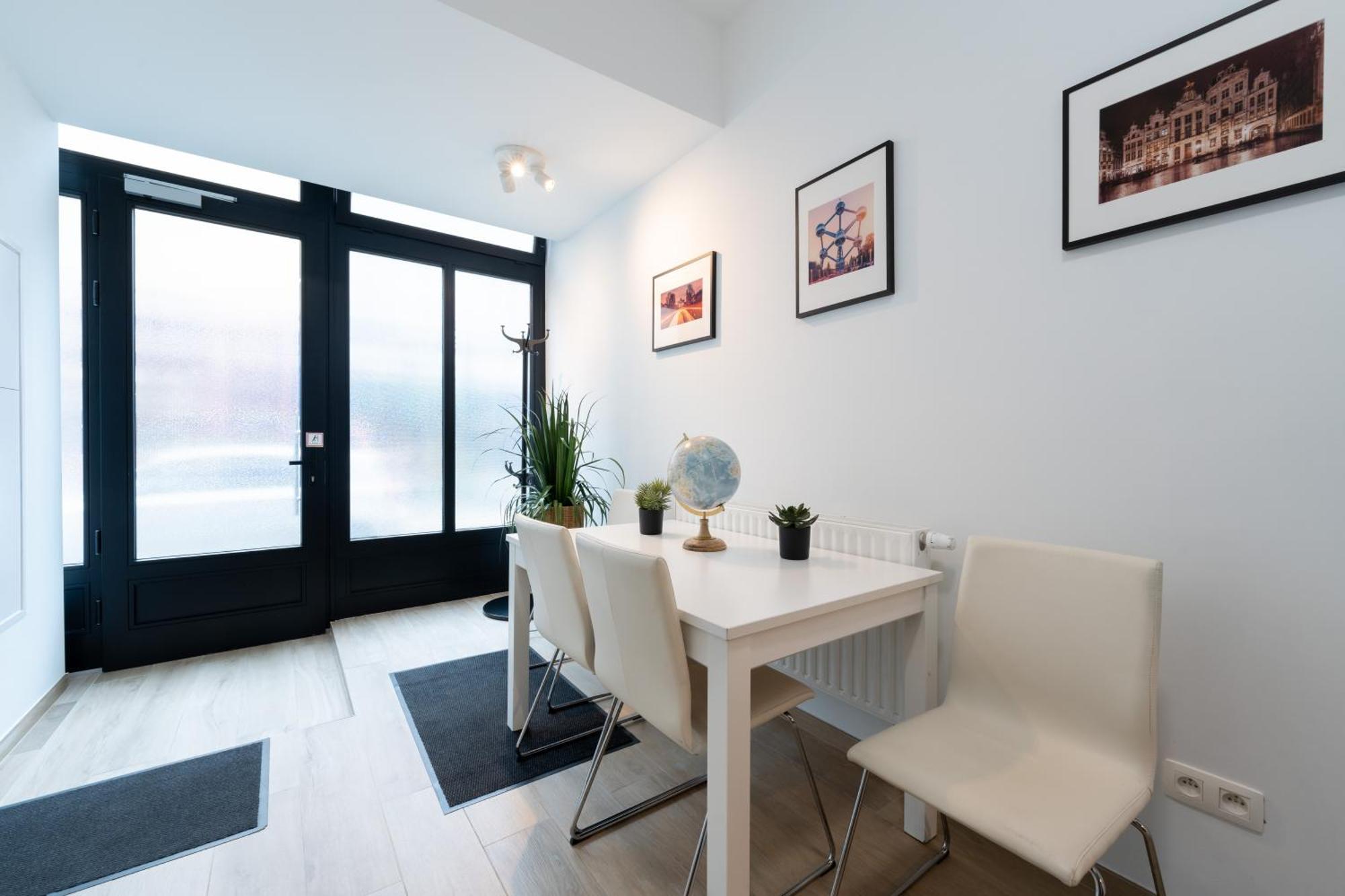 6 Bedroom House With Private Bathrooms In Bxl Downtown Apartment Brussels