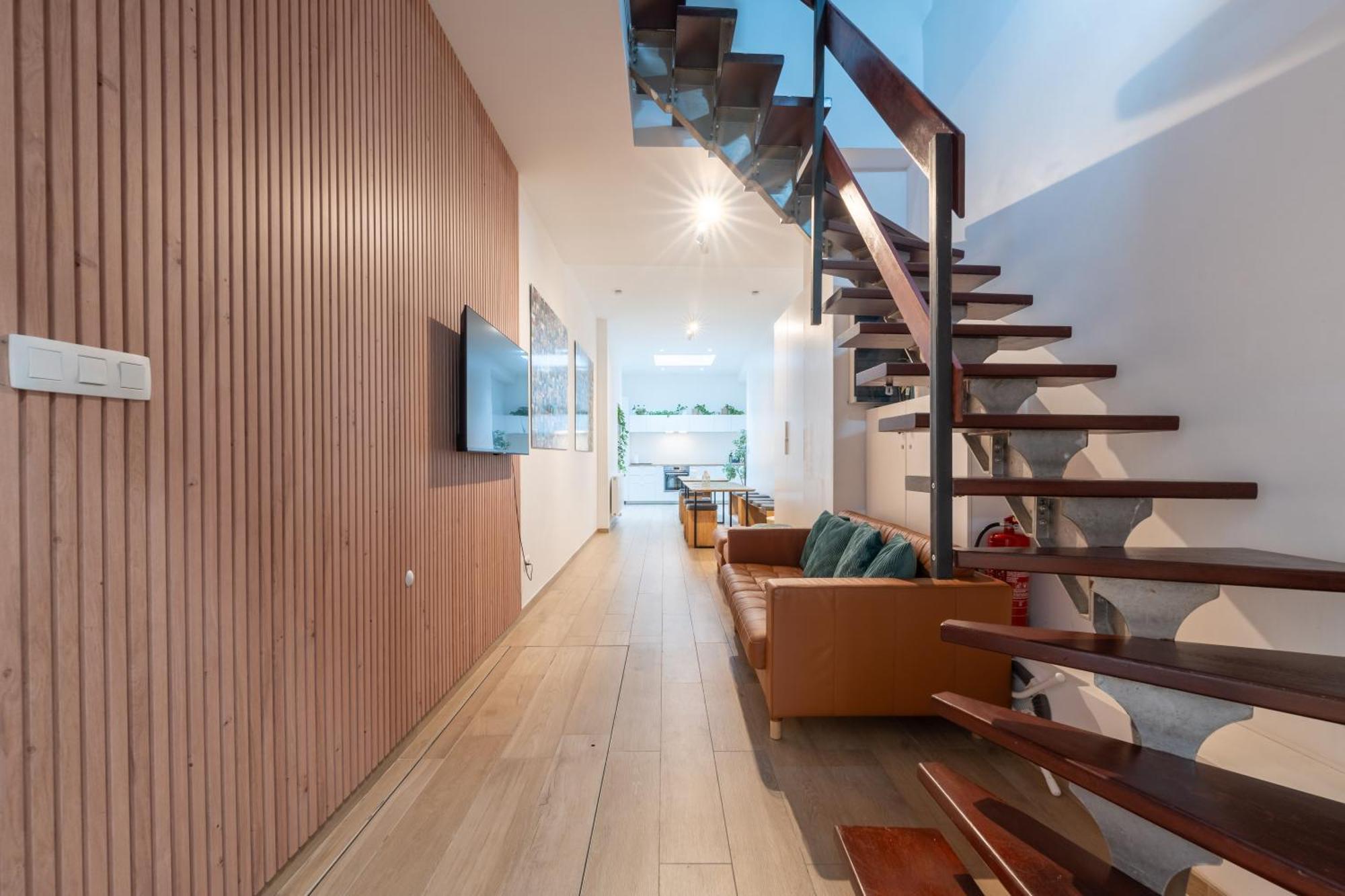 6 Bedroom House With Private Bathrooms In Bxl Downtown Apartment *