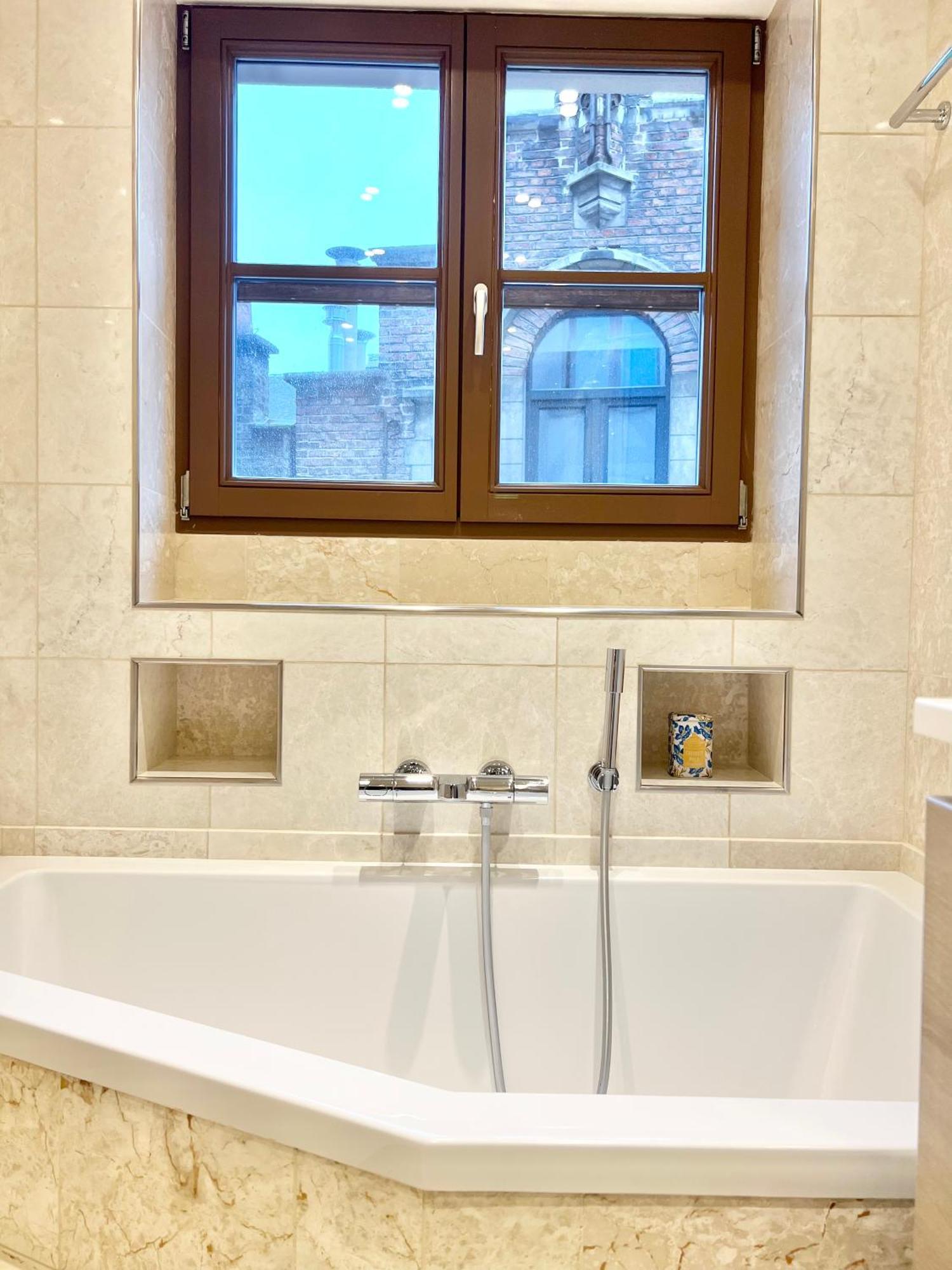 Luxury On Rue Haute Bruxelas