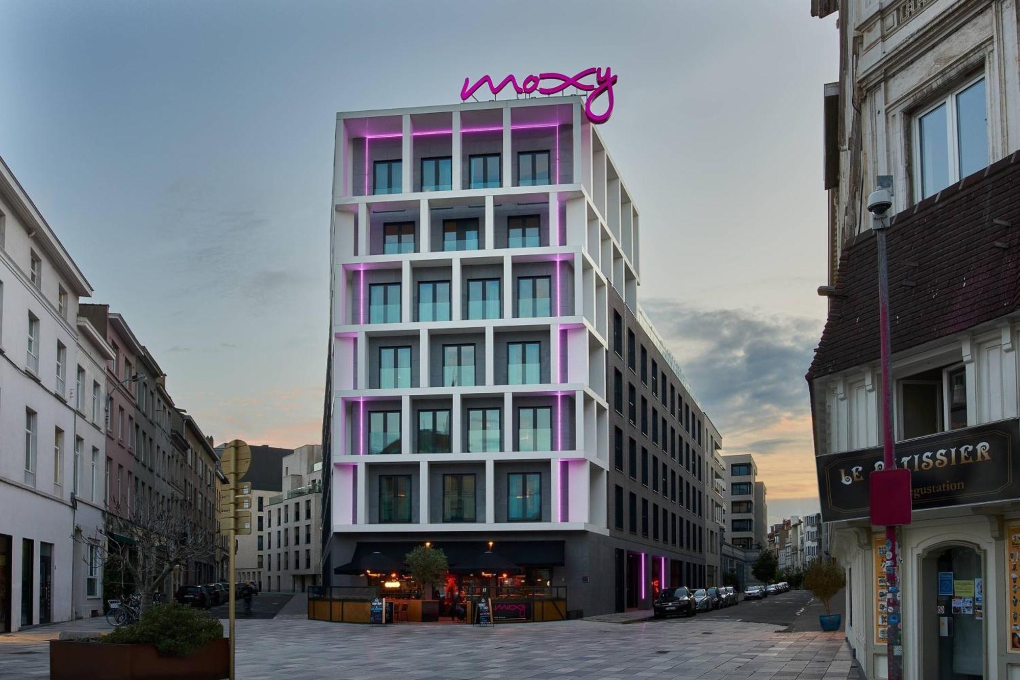 Moxy Center Hotel 4*