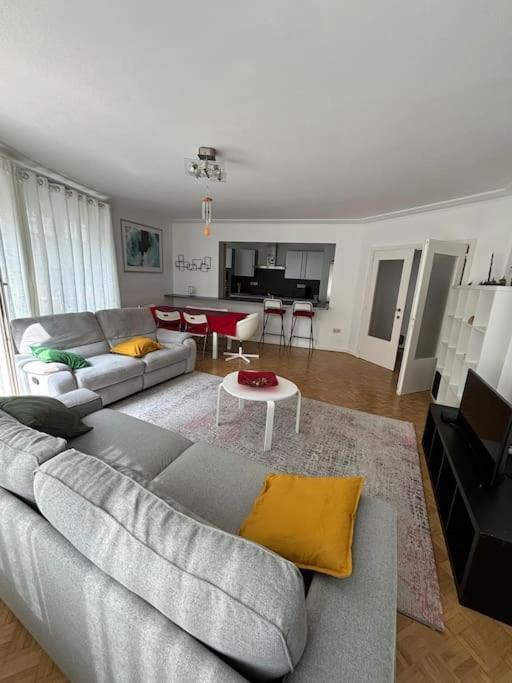 Tres Belle Proche Du Centre De Apartment