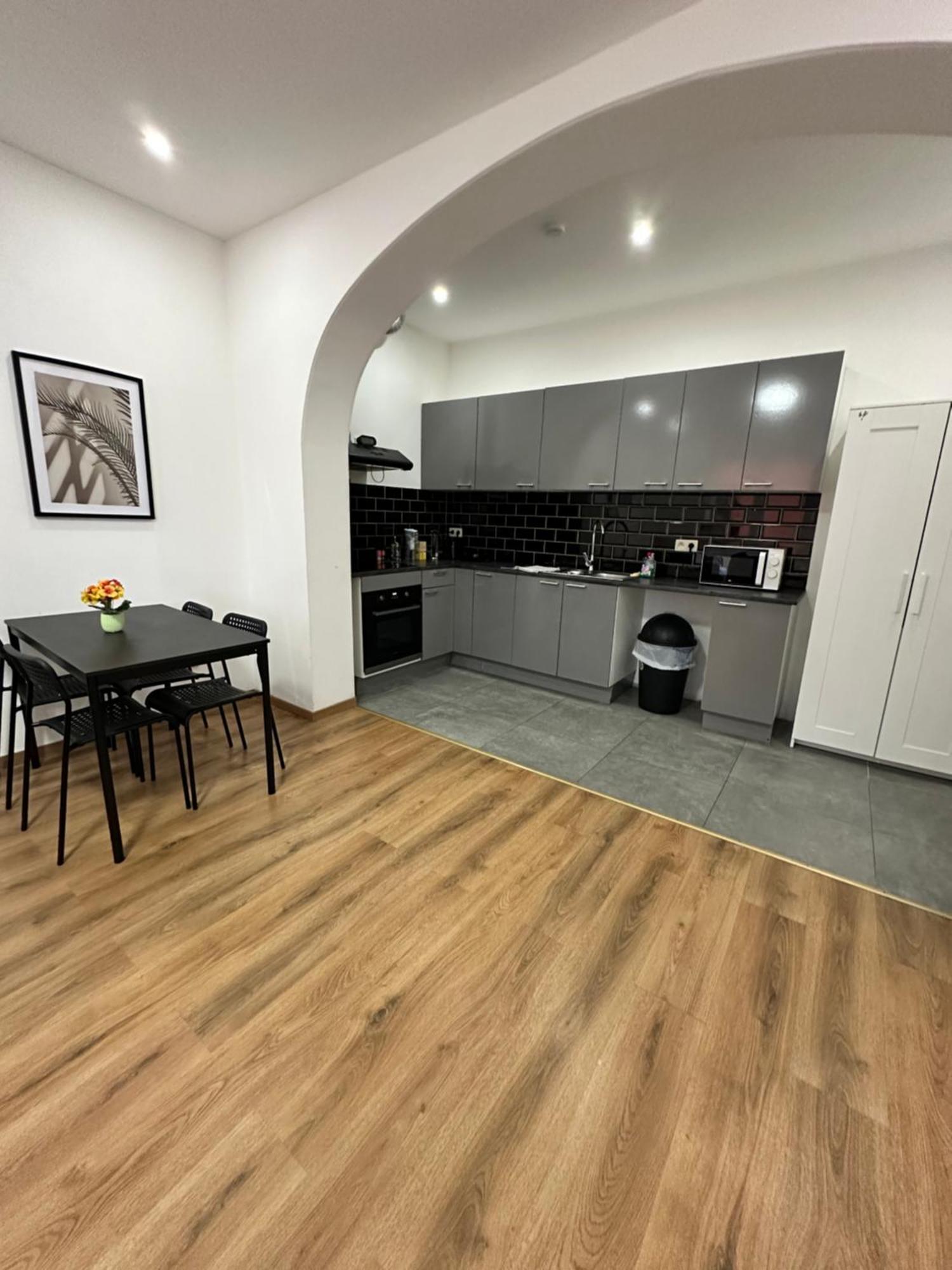 Ideal Near Gare Du Midi Guest house *