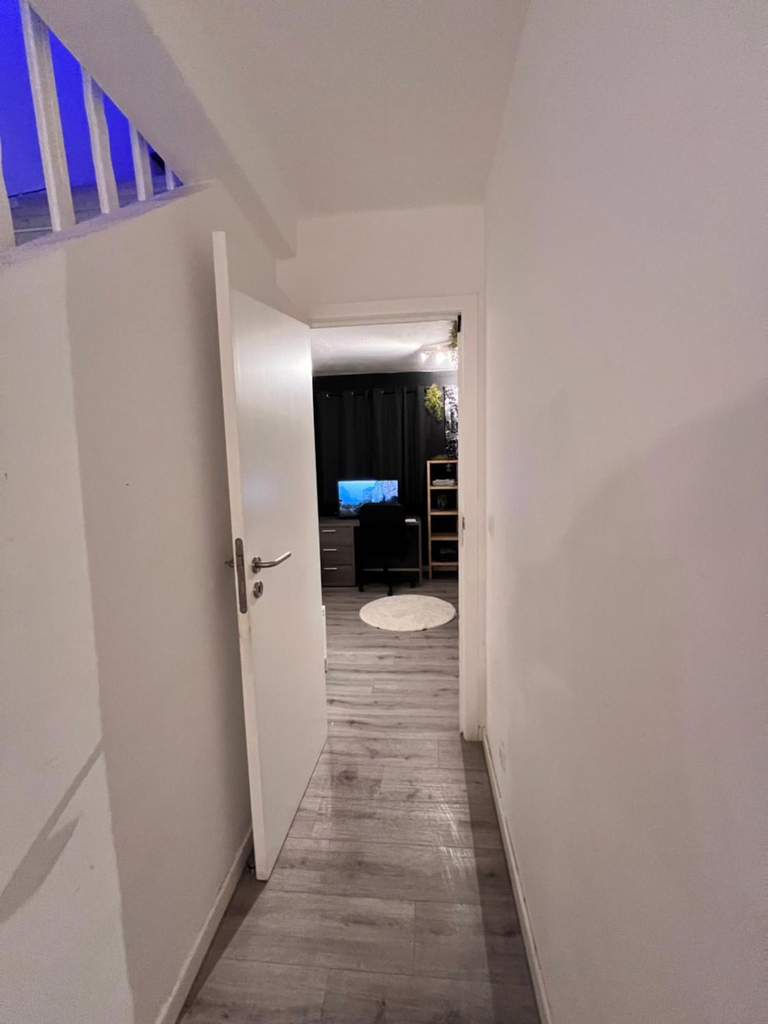 Homestay Chambre Et Etage Prives Dans Un Duplex Moderne Brussels