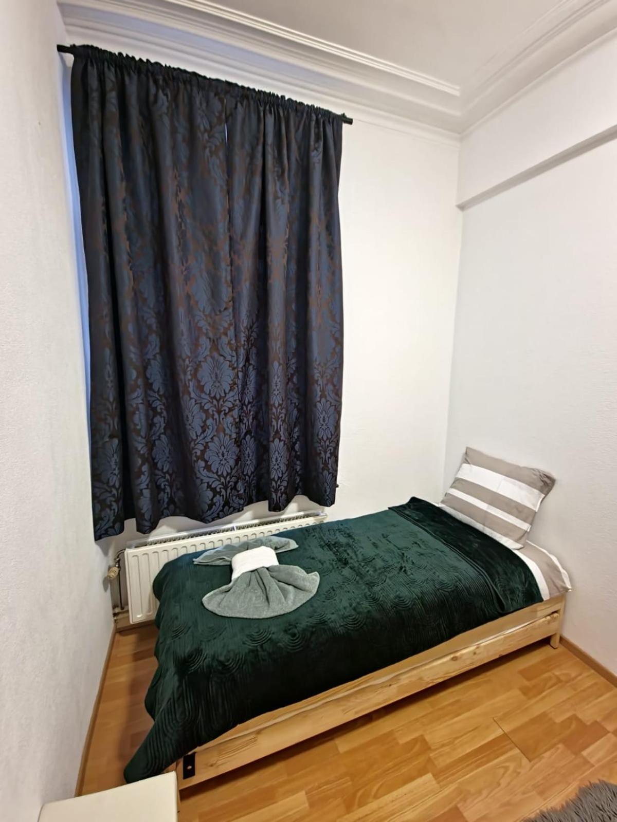 Sauna, Atomium, Expo Brussels, Stadium Roi Baudoin, Kinepolis, Planetarium, Centre Apartment