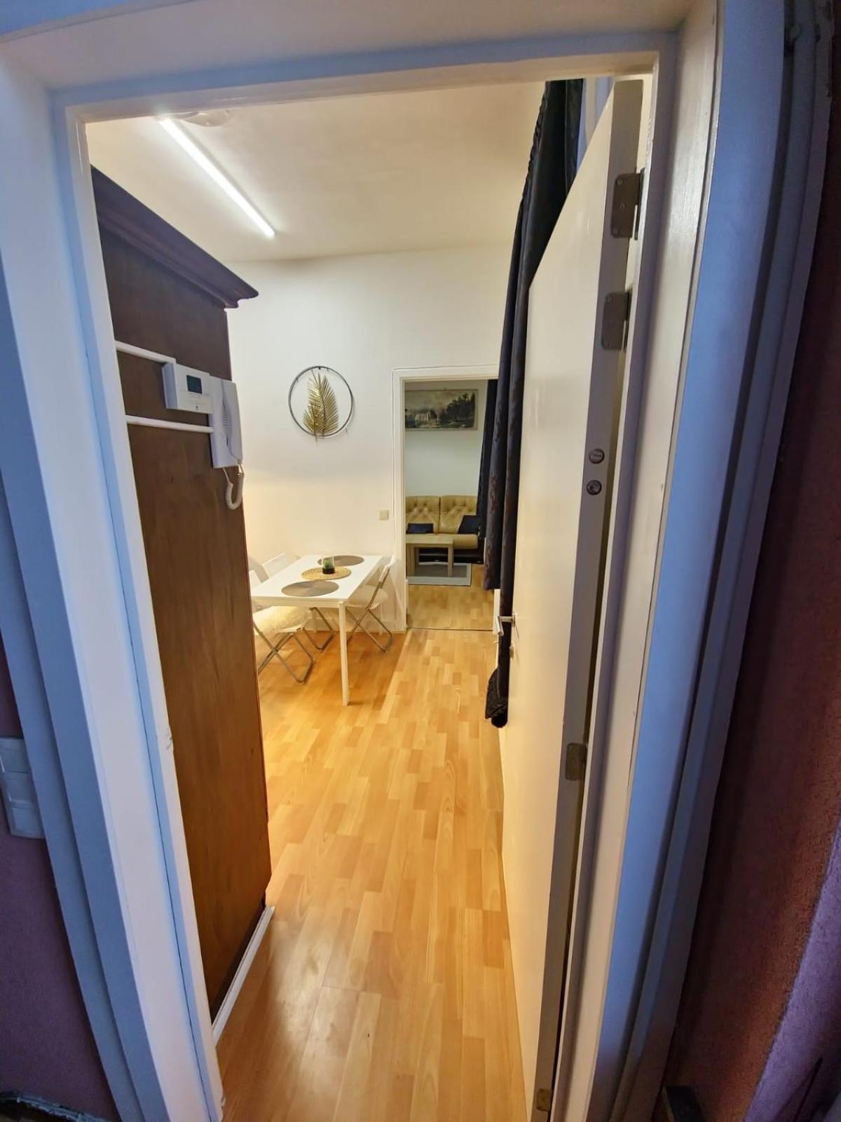 Apartment Sauna, Atomium, Expo Brussels, Stadium Roi Baudoin, Kinepolis, Planetarium, Centre *