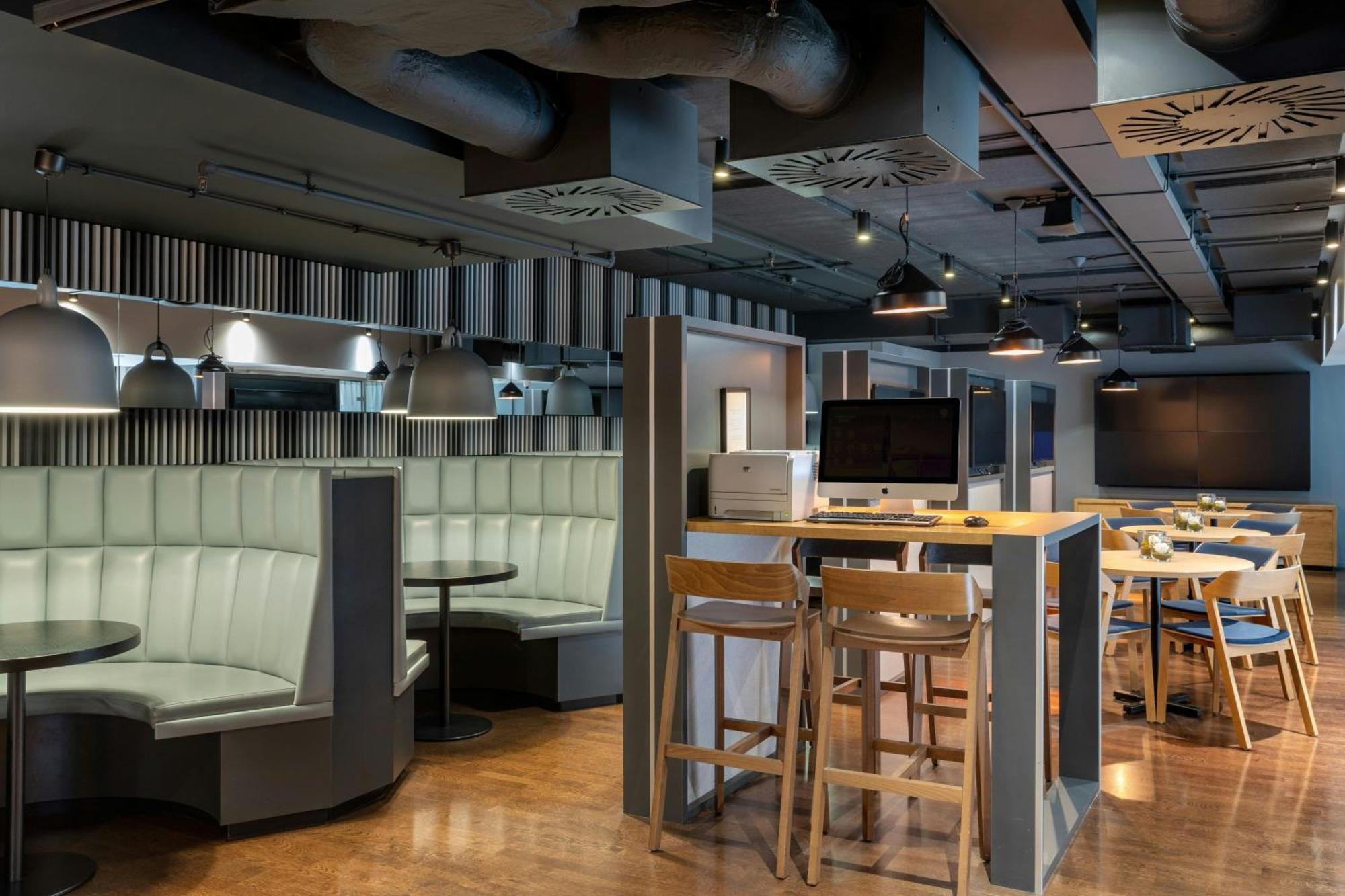 Courtyard By Marriott Eu Hotel 4*