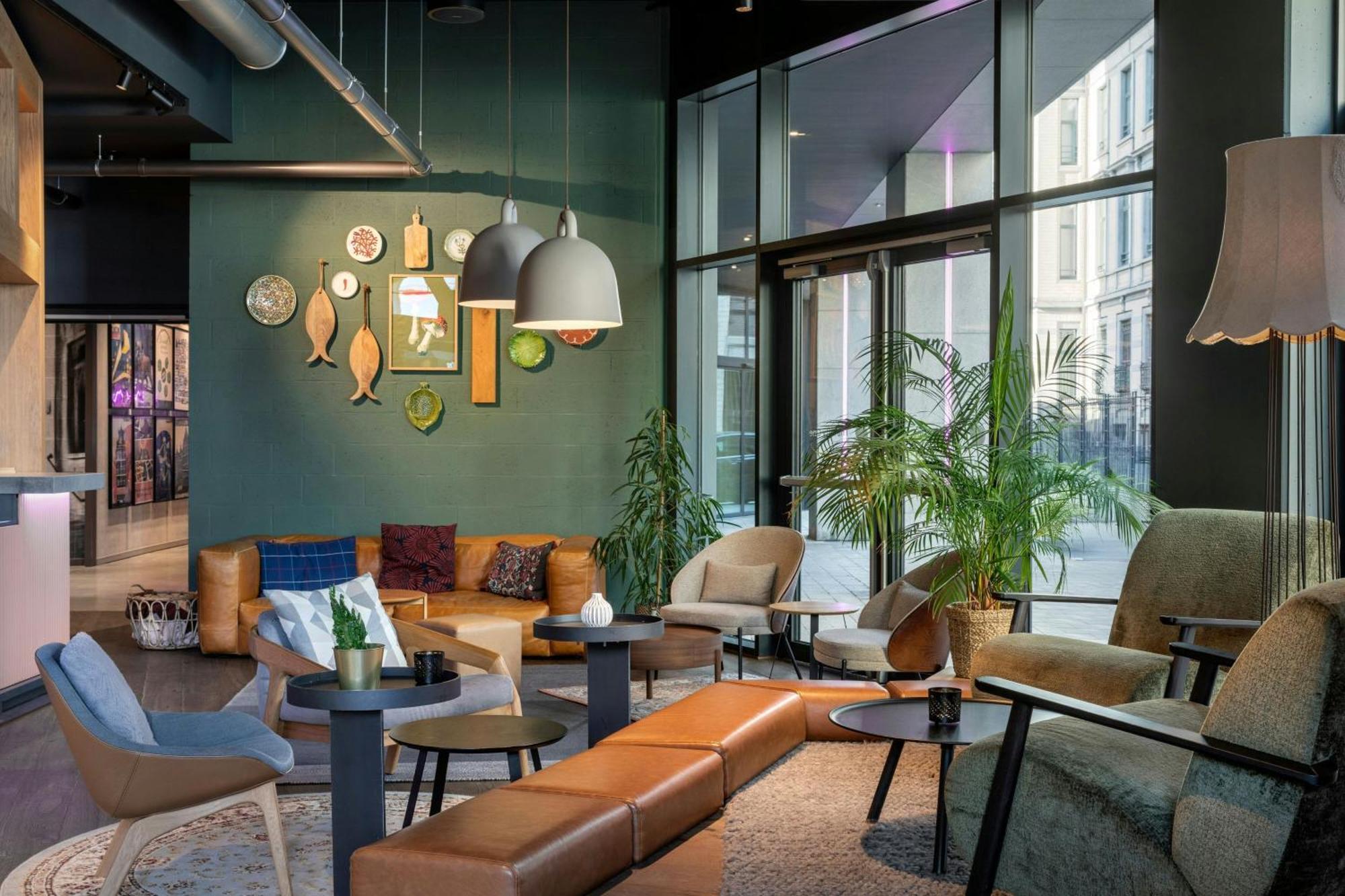 Moxy Center Hotel