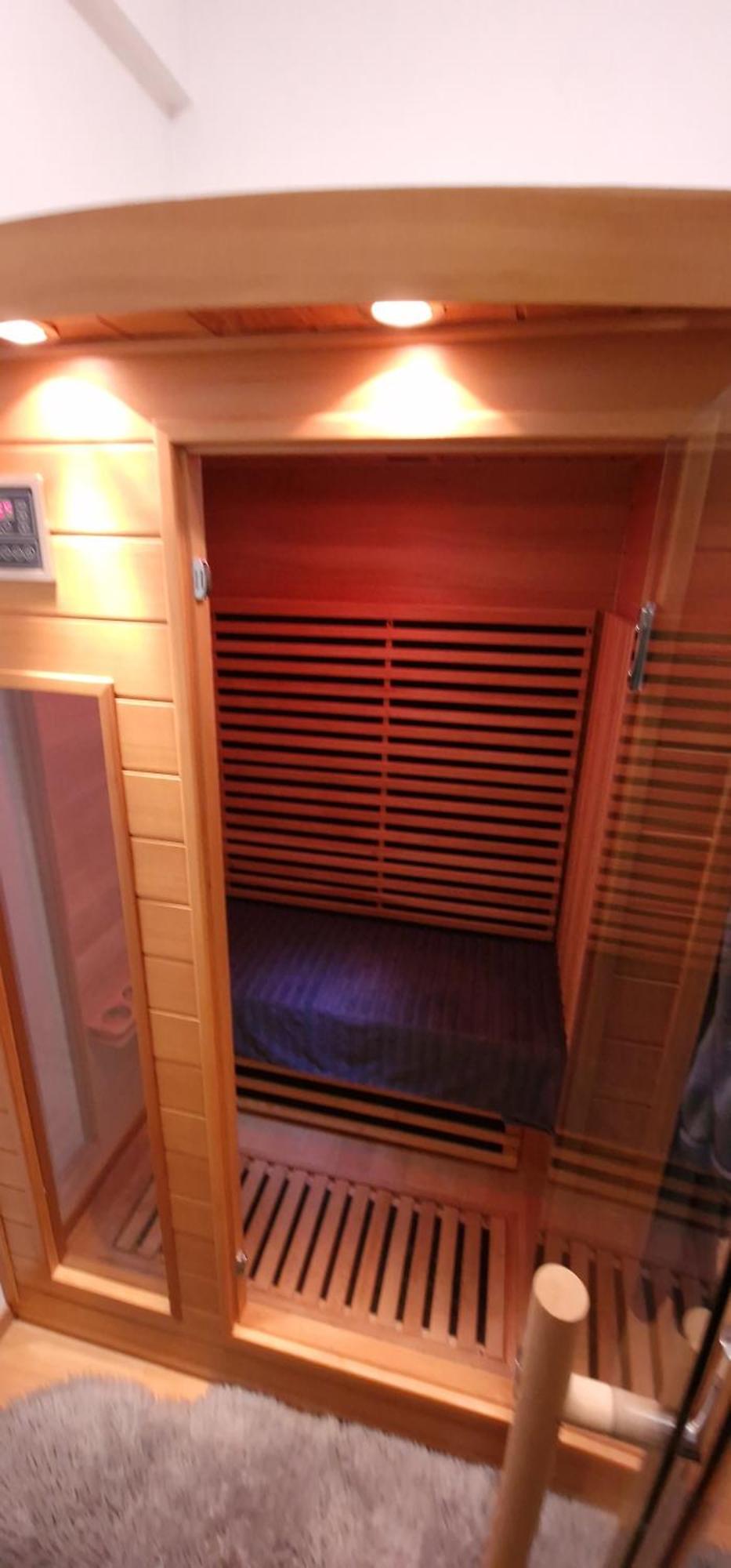 Sauna, Atomium, Expo Brussels, Stadium Roi Baudoin, Kinepolis, Planetarium, Centre Brussels