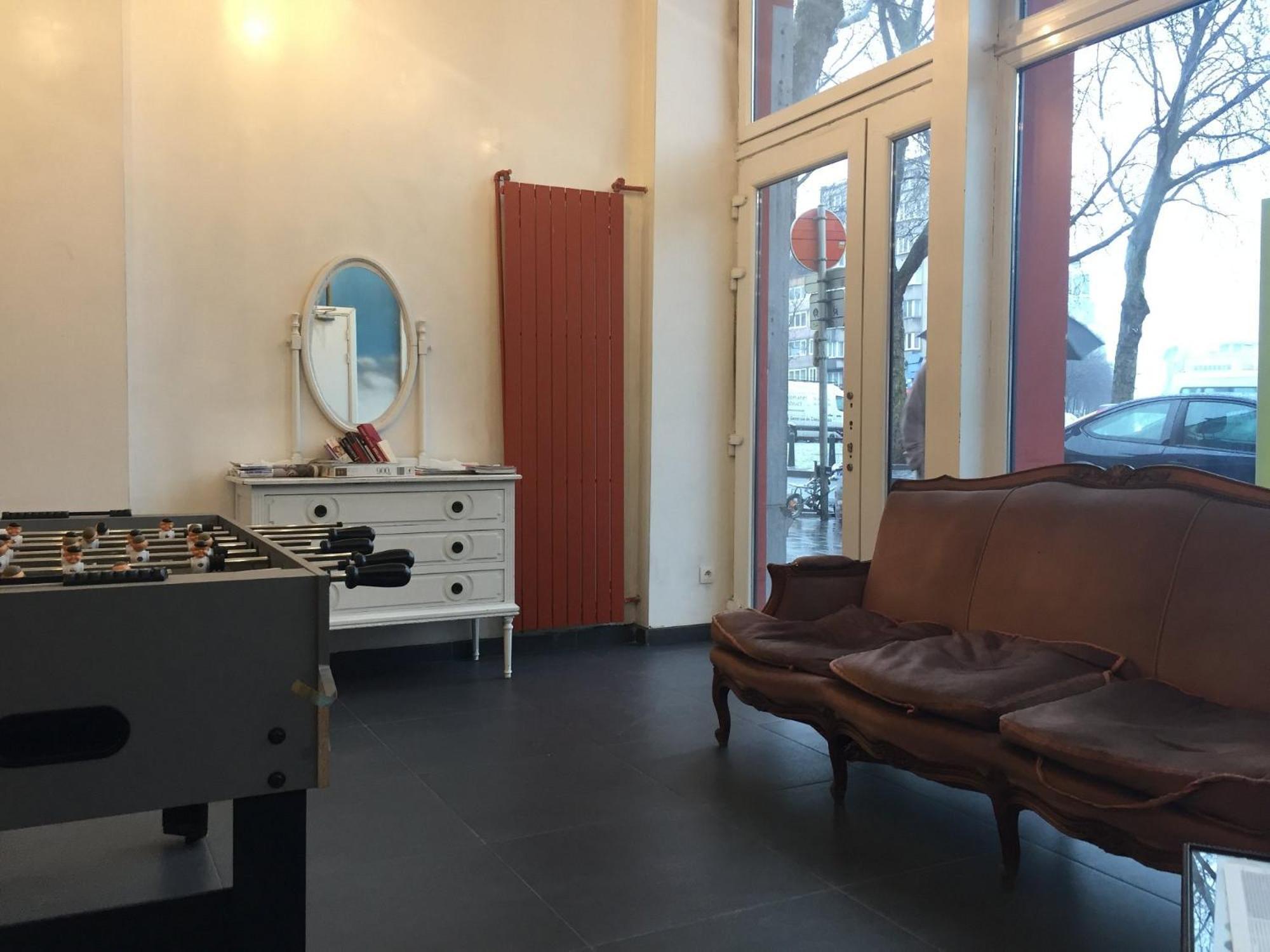 Midi 81 Hostel