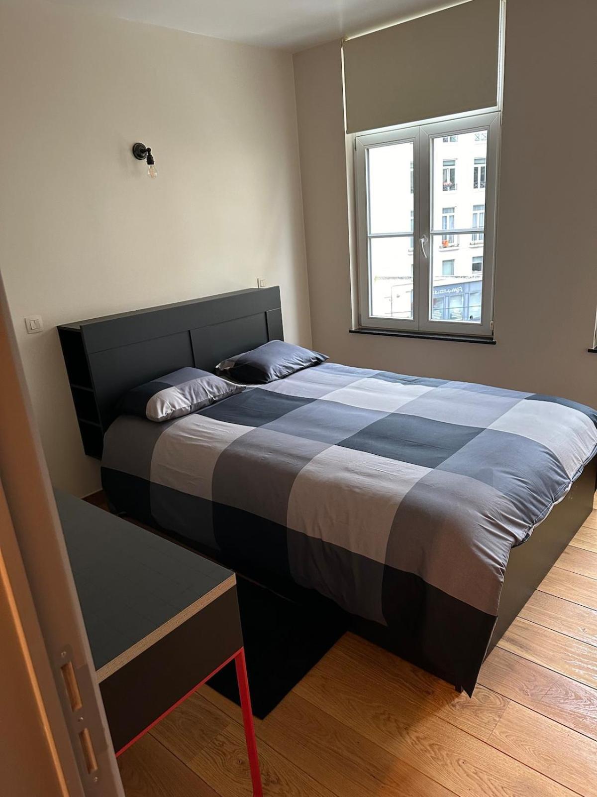 Apartment House 3 *