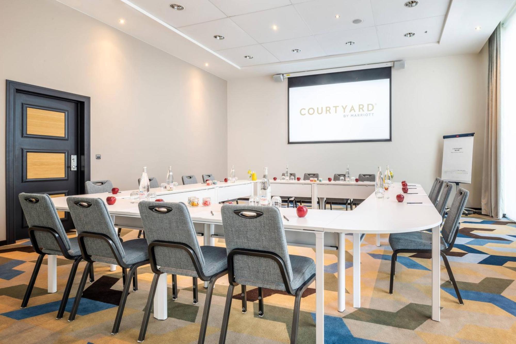 Courtyard By Marriott Hotel 4*