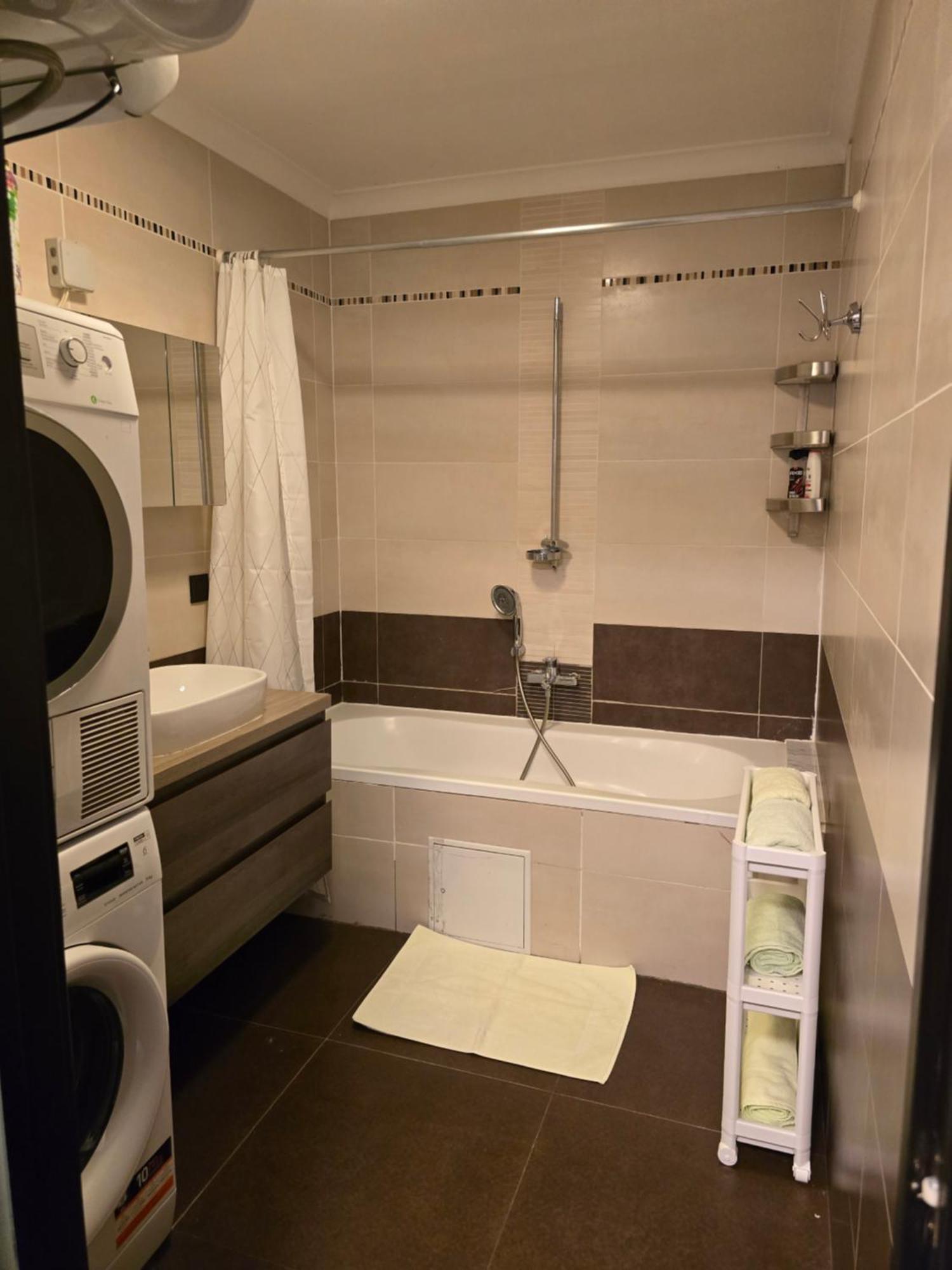 Strelitzyahouse Brussels