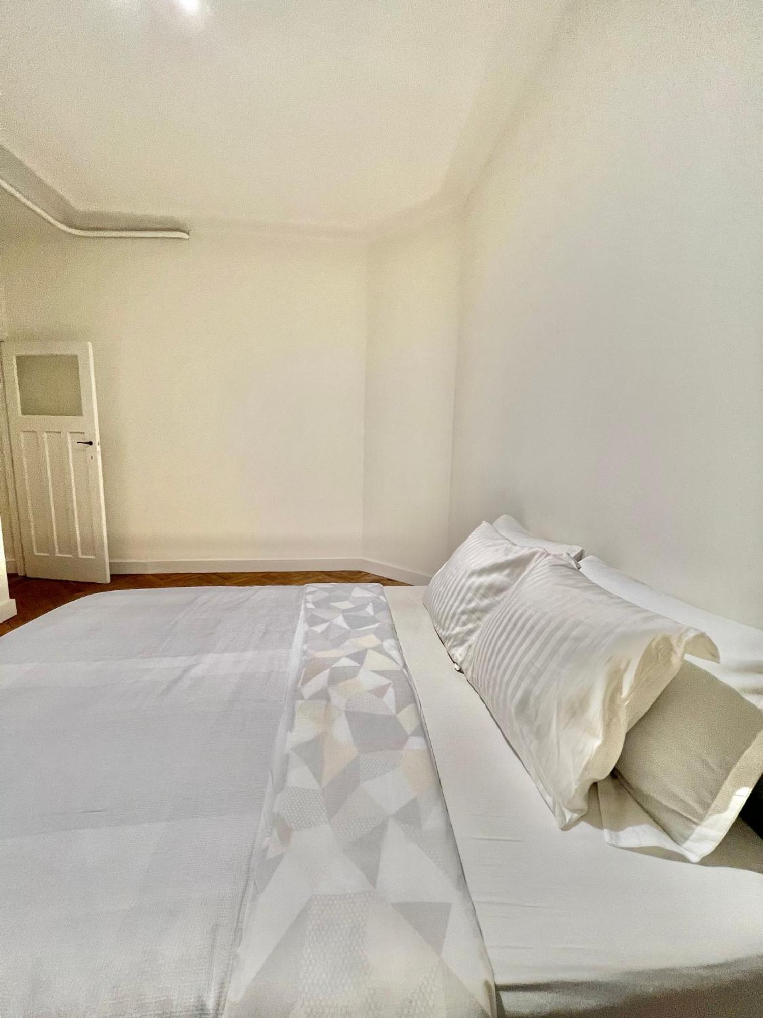 Brulux Luxury Apartment