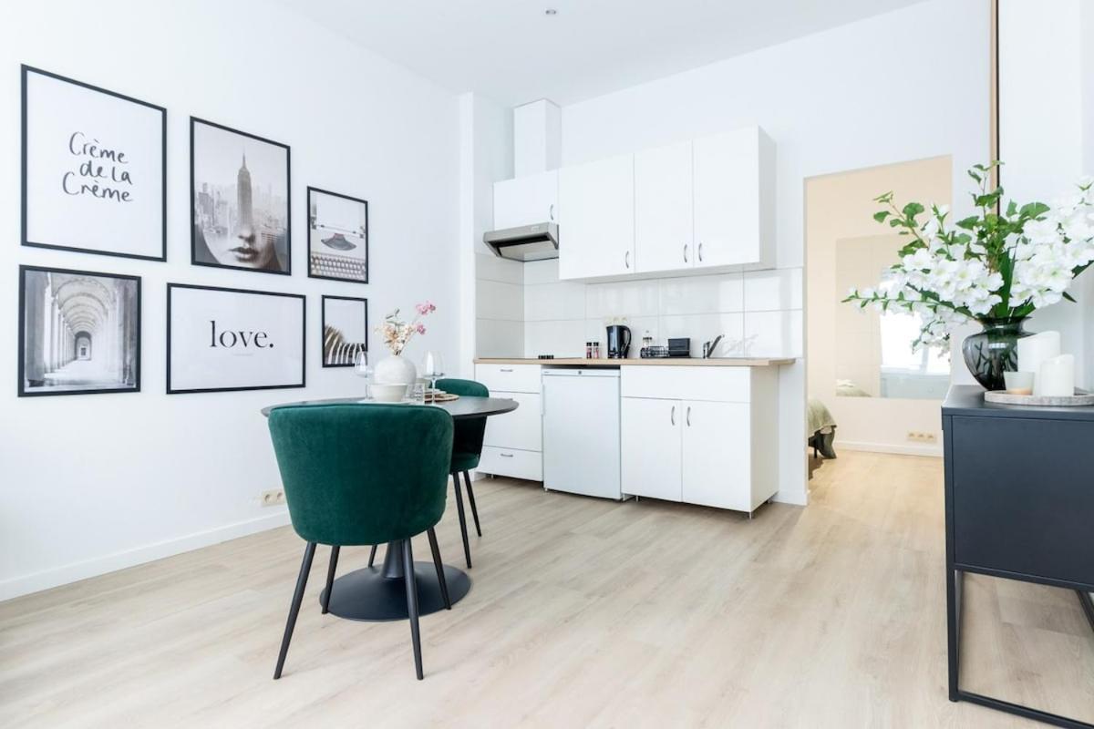 Elegant In Apartment *