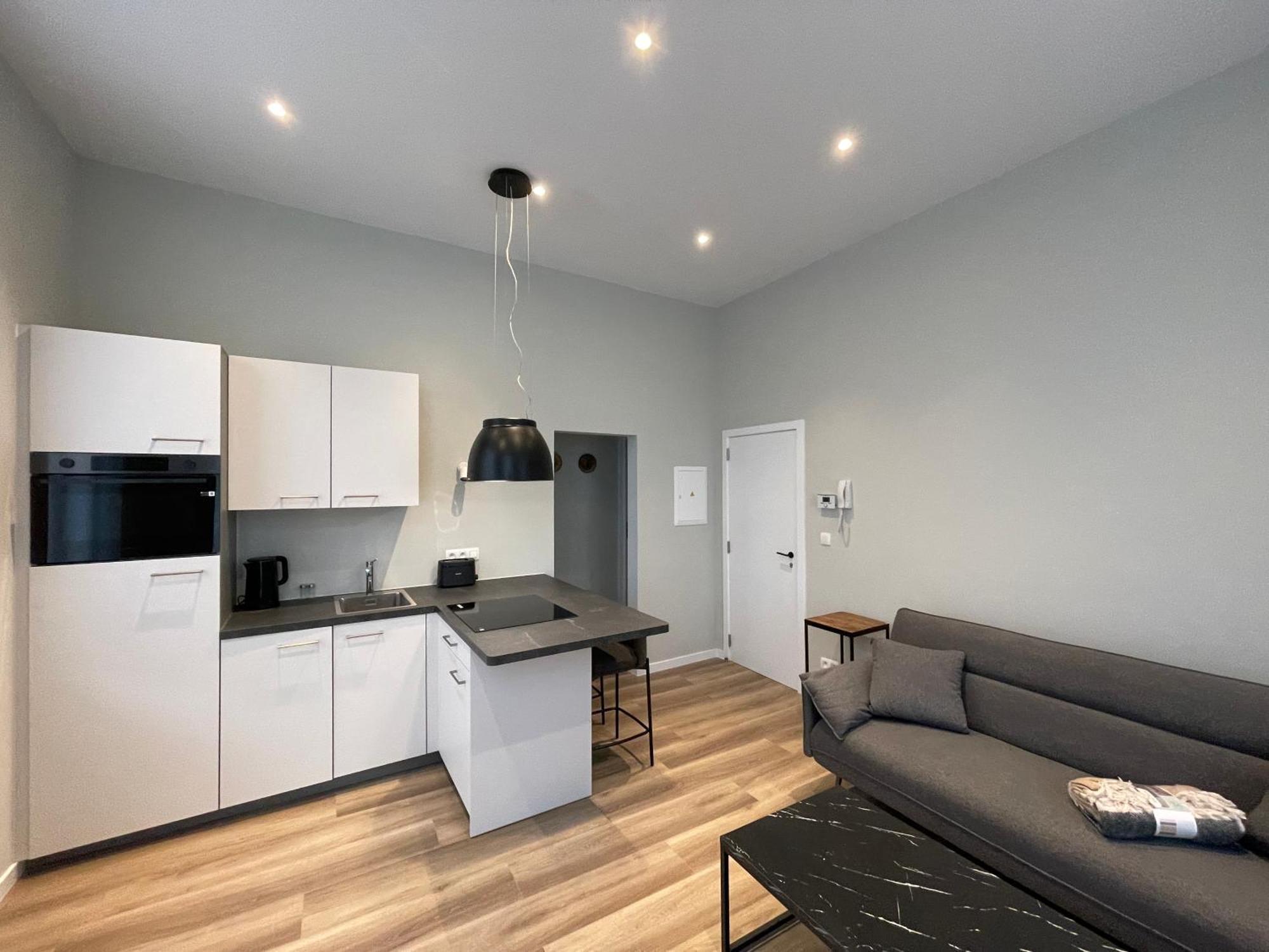 Midi Station Apartment