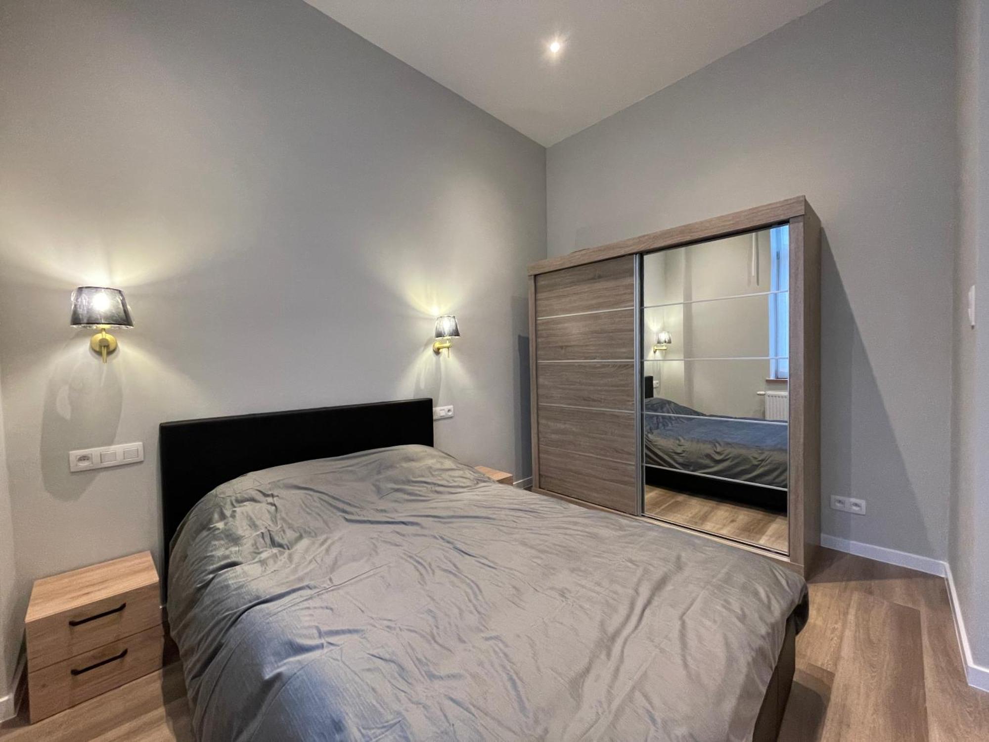 Midi Station Apartment