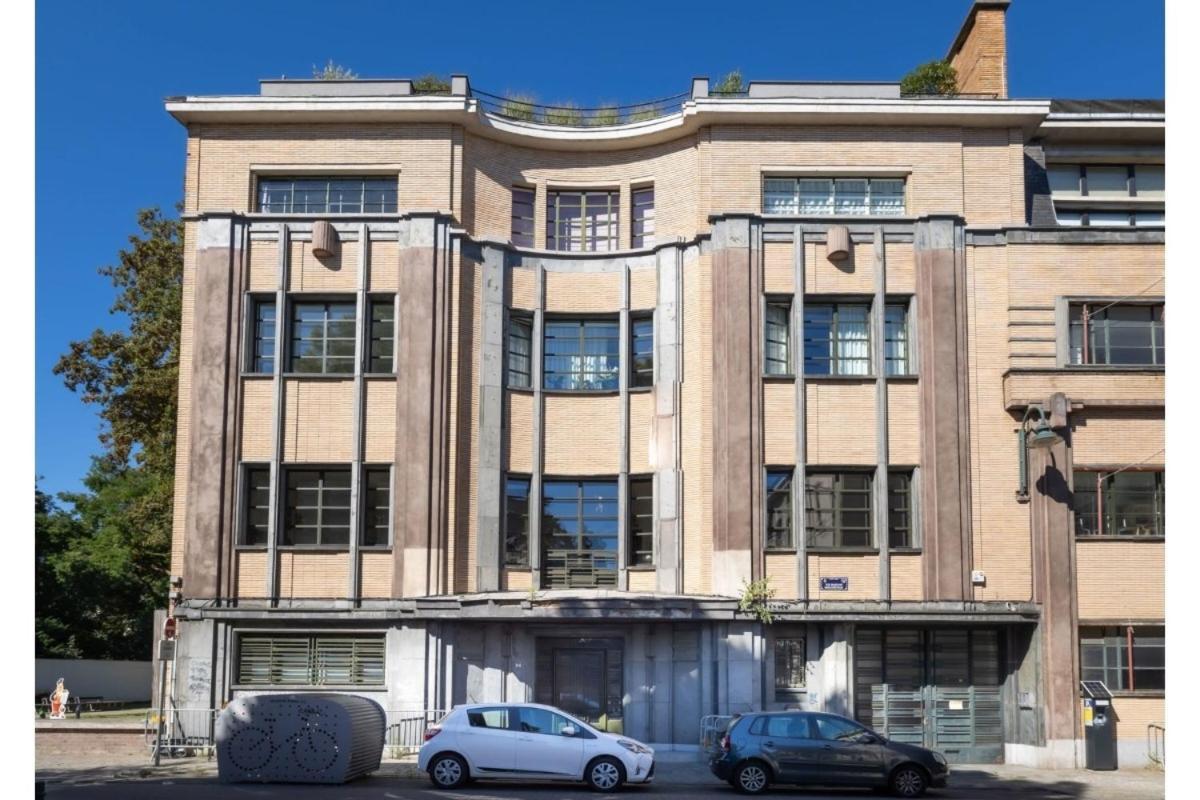 Magnificent Loft - 3 Bedroom Duplex Apartment *