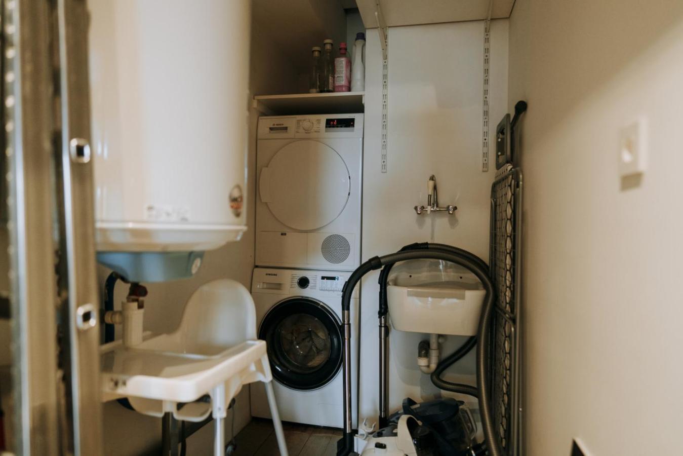 Magnificent Loft - 3 Bedroom Duplex Apartment *