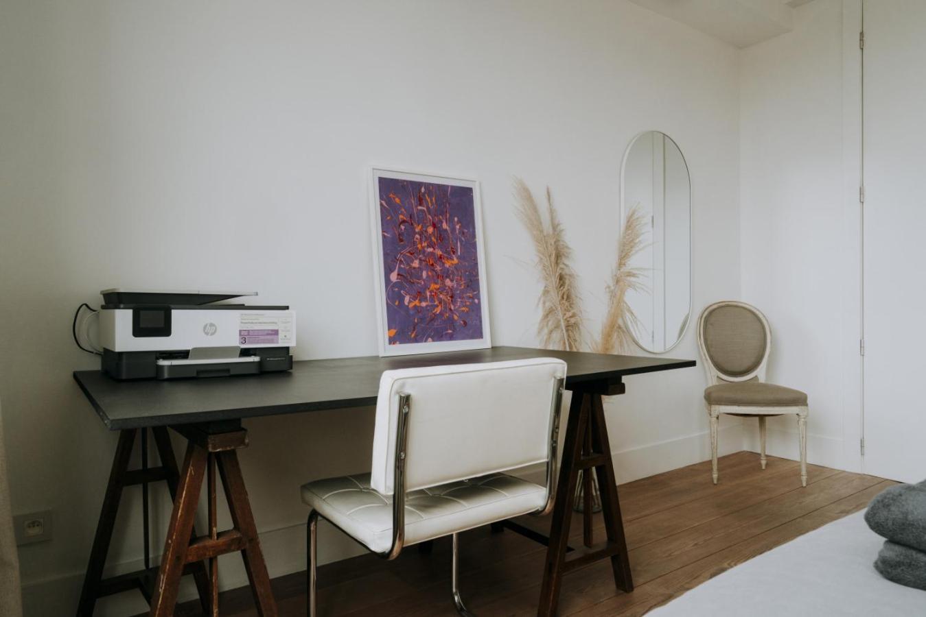 Magnificent Loft - 3 Bedroom Duplex Apartment *