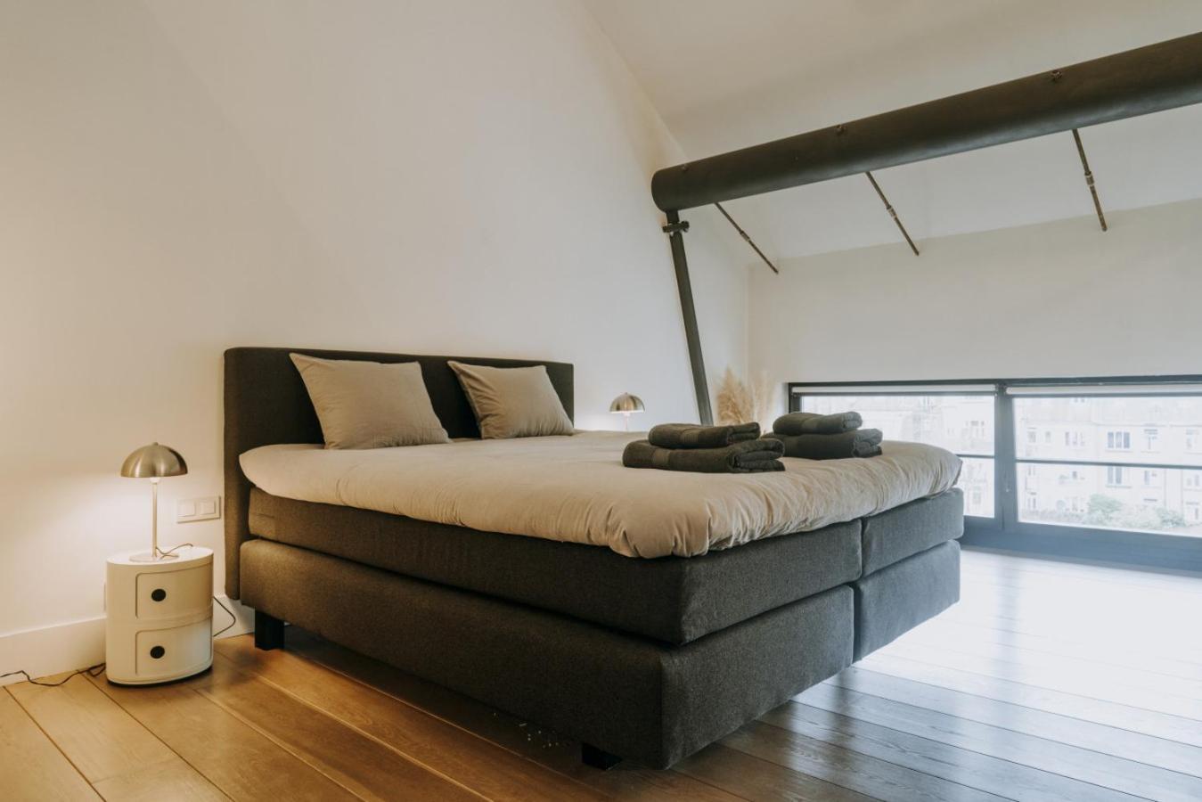 Magnificent Loft - 3 Bedroom Duplex *