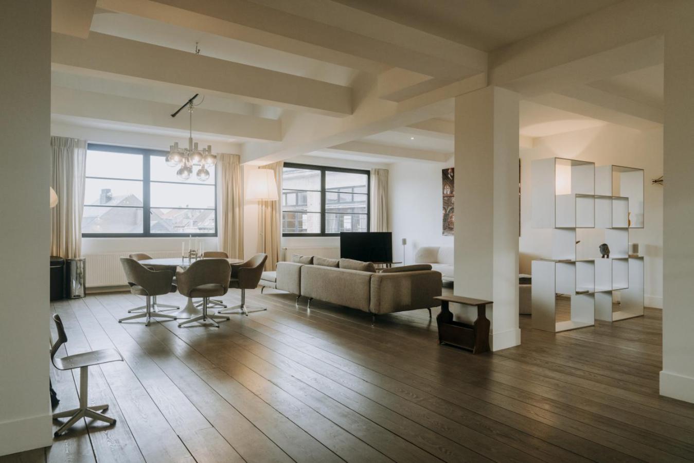 Magnificent Loft - 3 Bedroom Duplex *