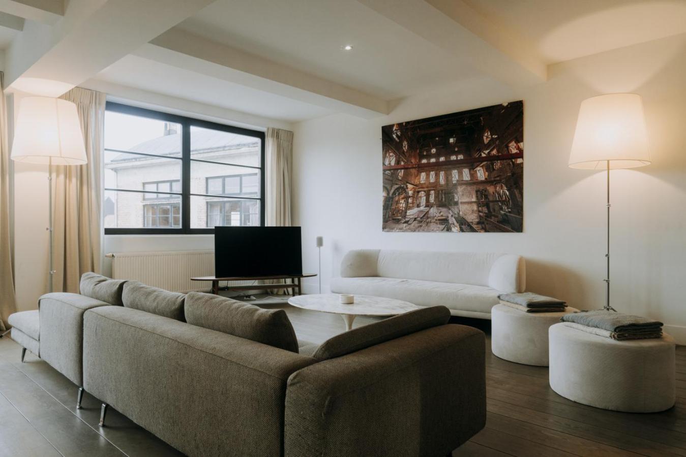 Magnificent Loft - 3 Bedroom Duplex Apartment