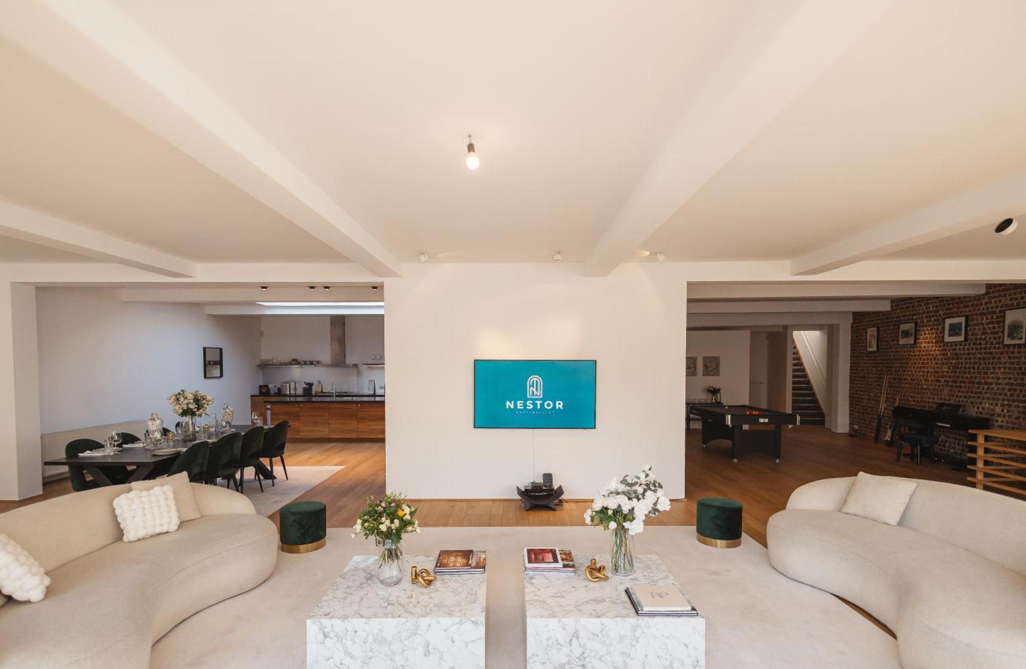 400 Sqm Luxury Centre Apartment *