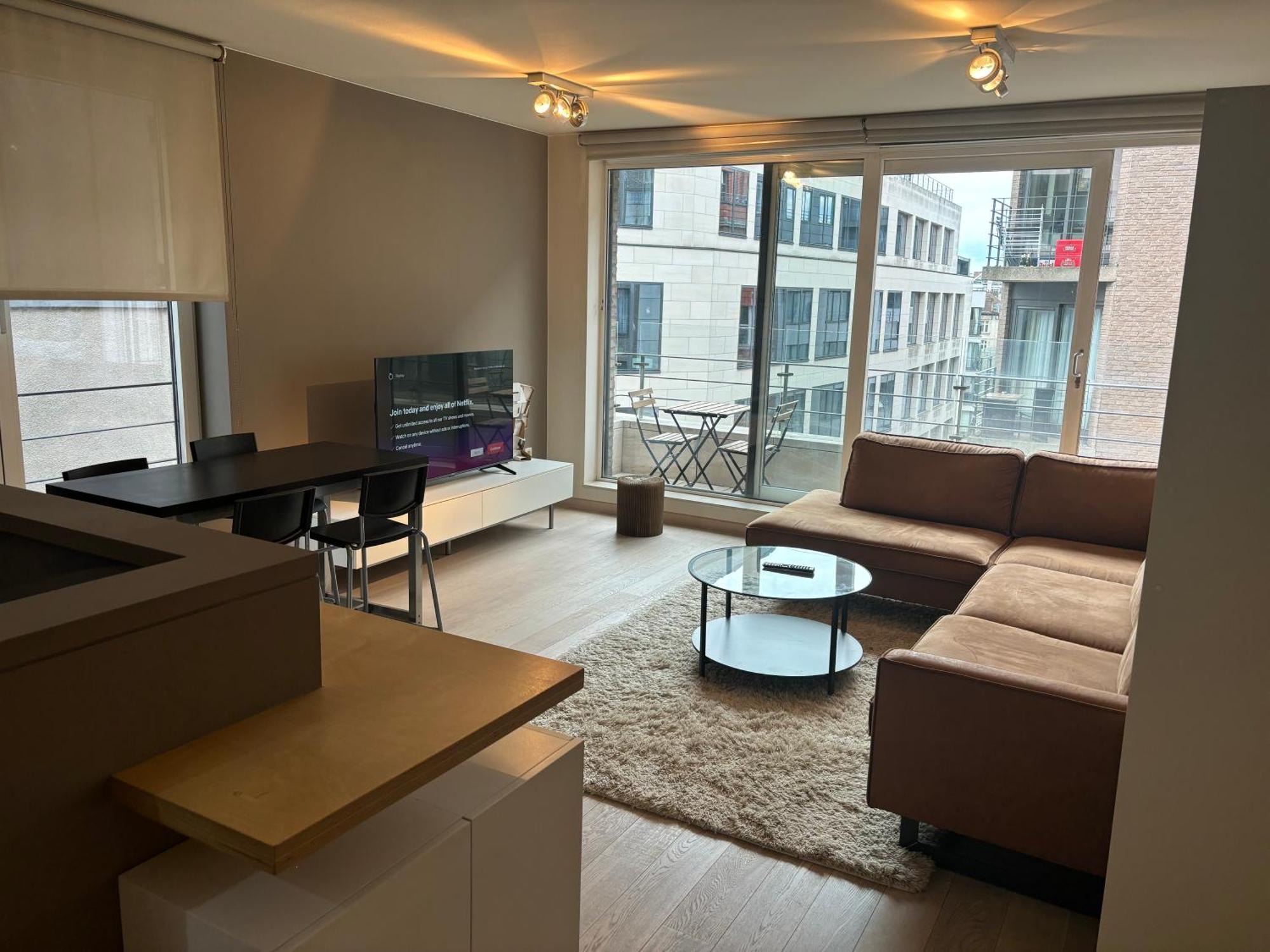 Comfortable Two Bedroom In Center Apartment