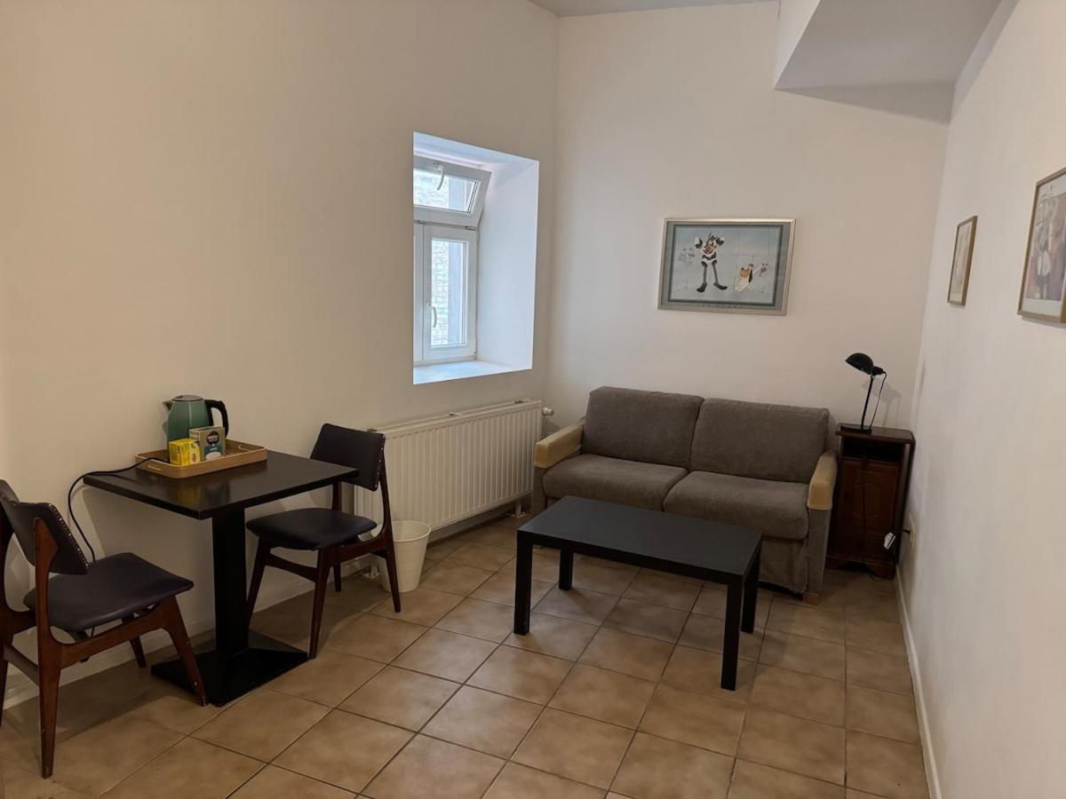 Centre De Bruxelles, B Apartment *